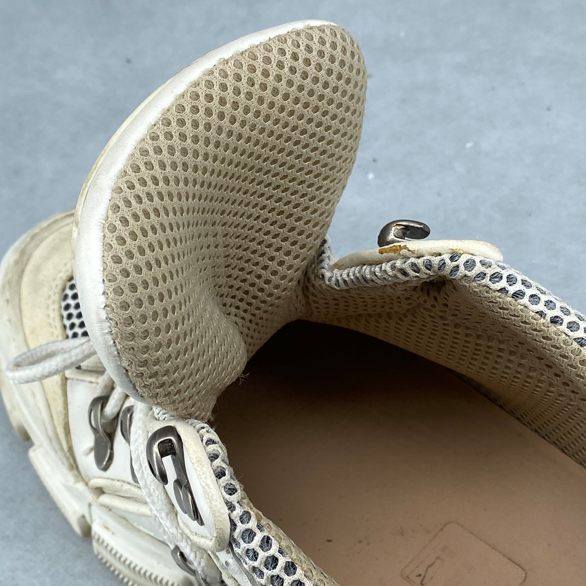 Gucci Women‘s Cream Leather Mesh Lace Up Sneaker Shoes Size 38