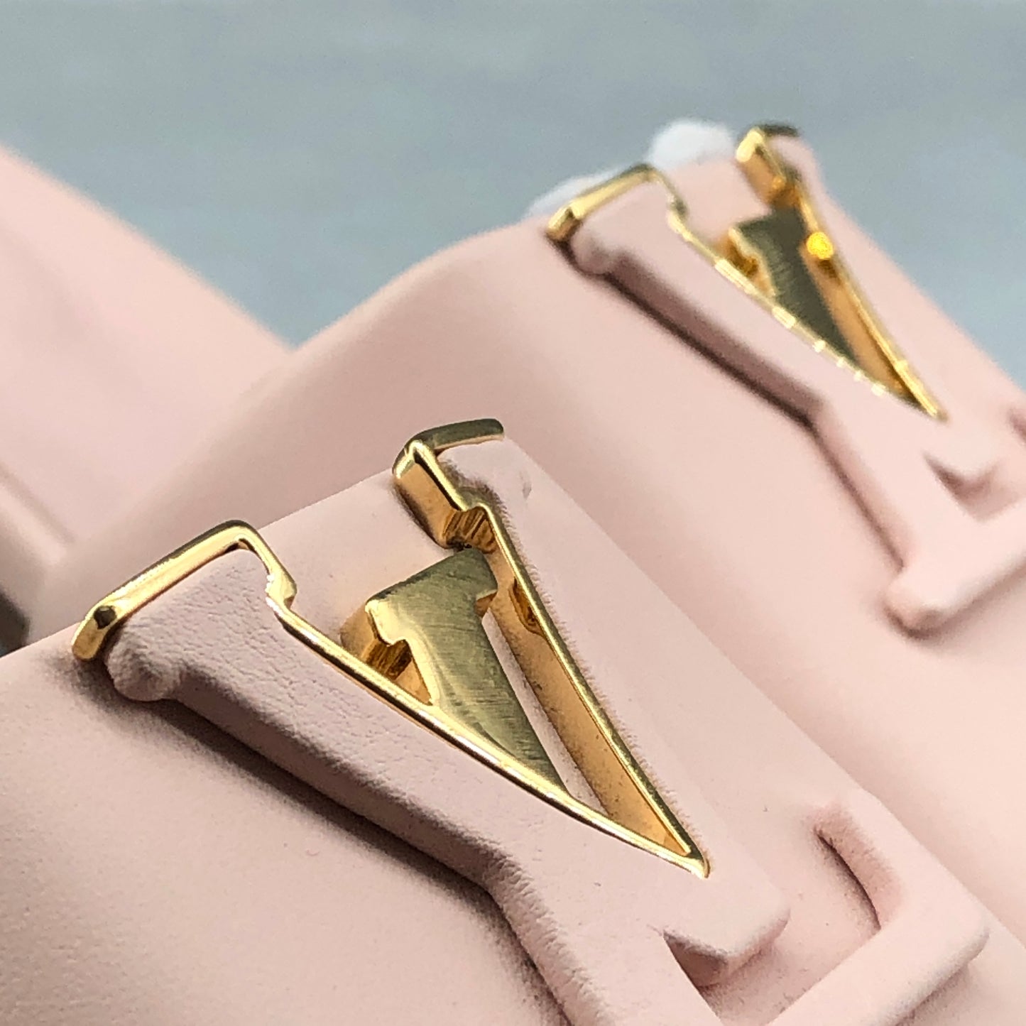 Louis Vuitton Blush Pink Leather V Logo Block Heel Slide Sandals Size 40