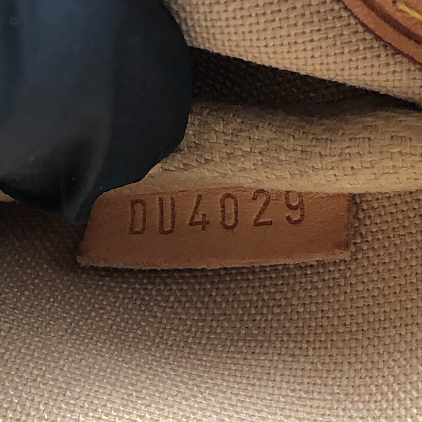 LV 25*13*4cm CrLouis Vuitton Damier Azur Eva Bag