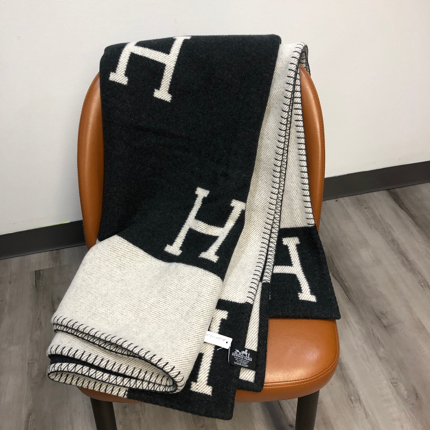 Hermes Avalon H Wool Cashmere Blanket Cream/Dark Grey