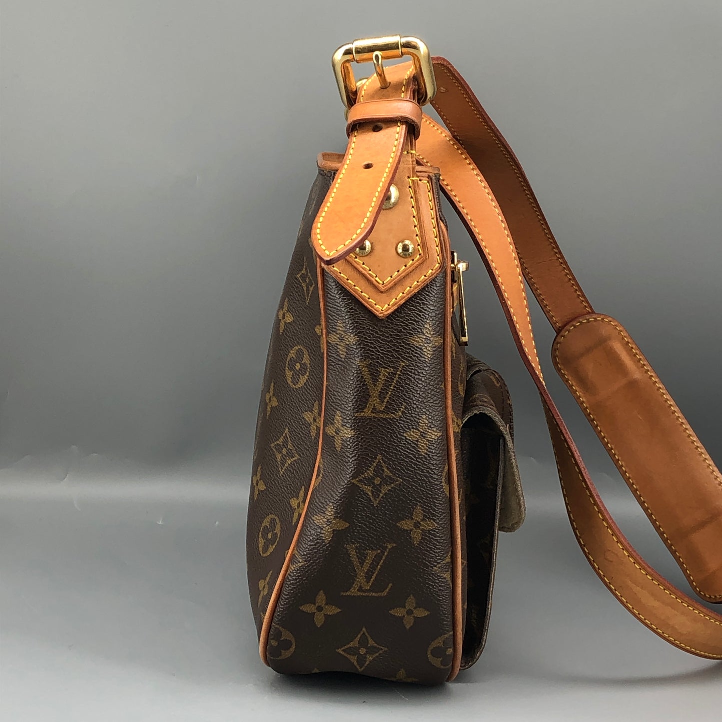 Louis Vuitton Hudson Monogram Canvas Shoulder Bag Brown