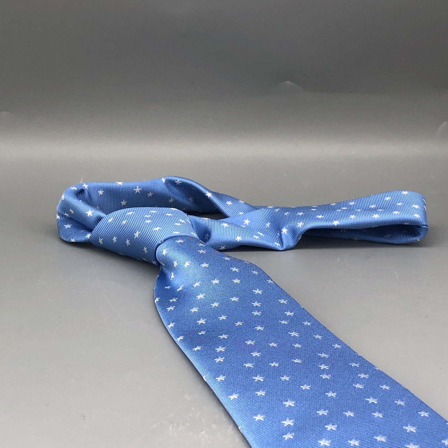 Hermes NWT 100% Silk Star Print Neck Tie Blue