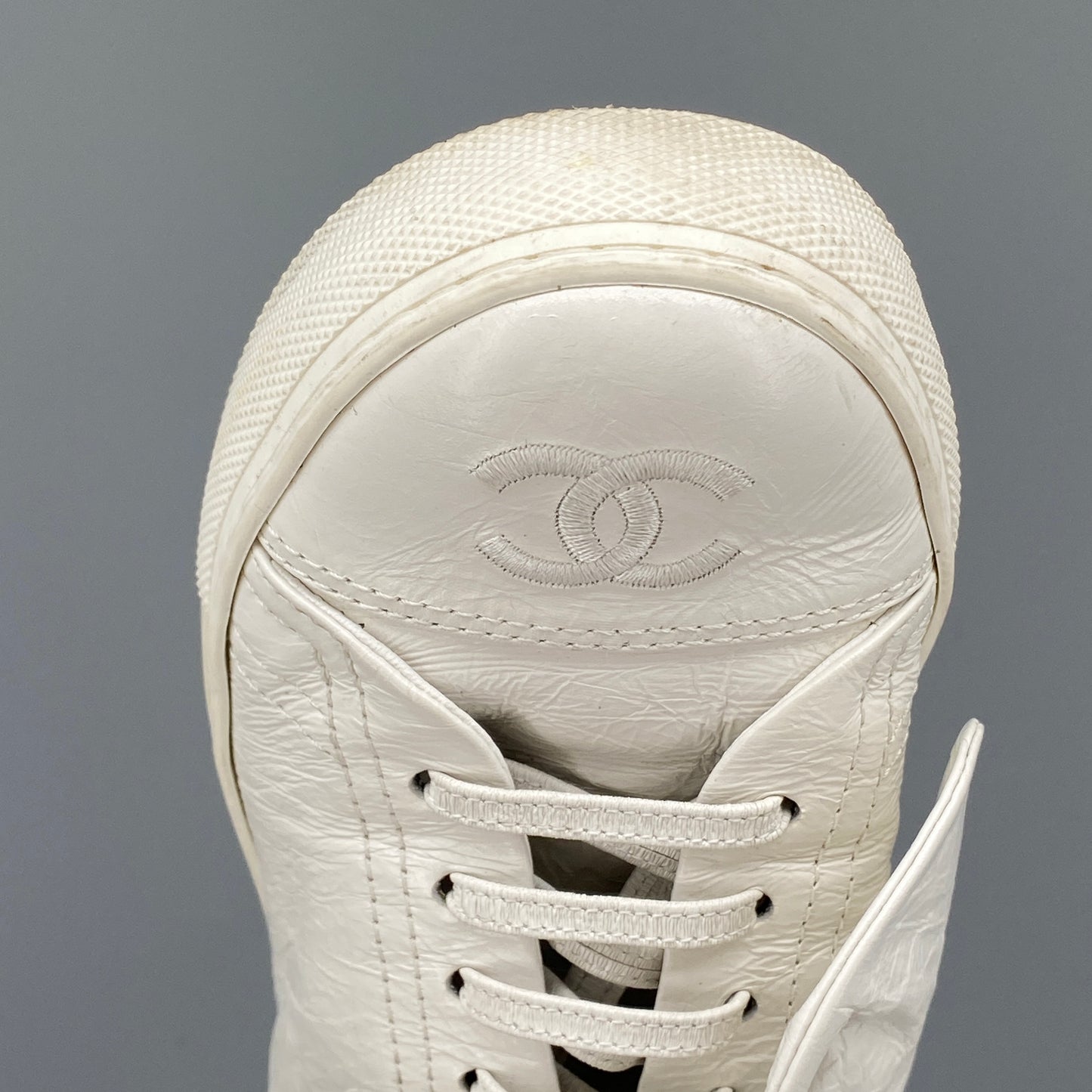 Chanel Women‘s White Bow Sneakers Size 35.5