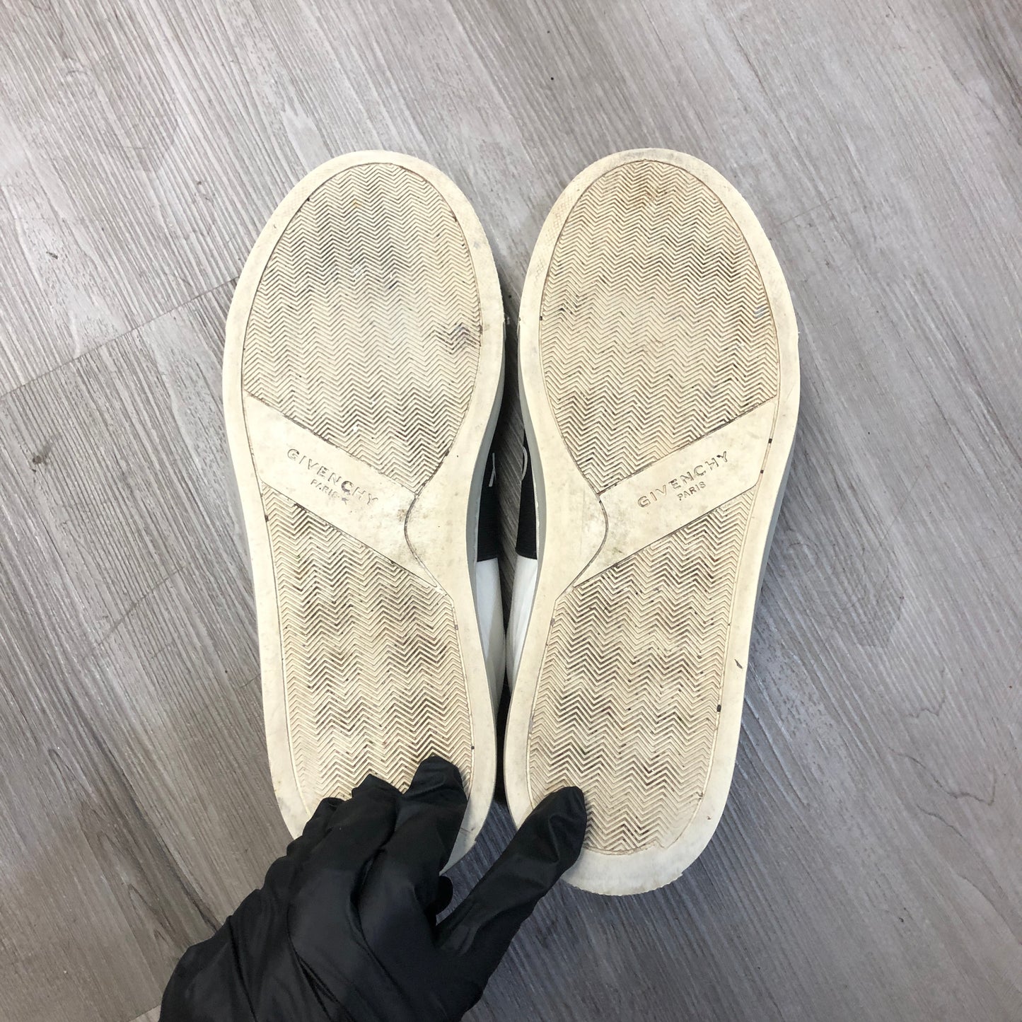 Givenchy Men's Low-Top Sneakers Size 40 White/Black