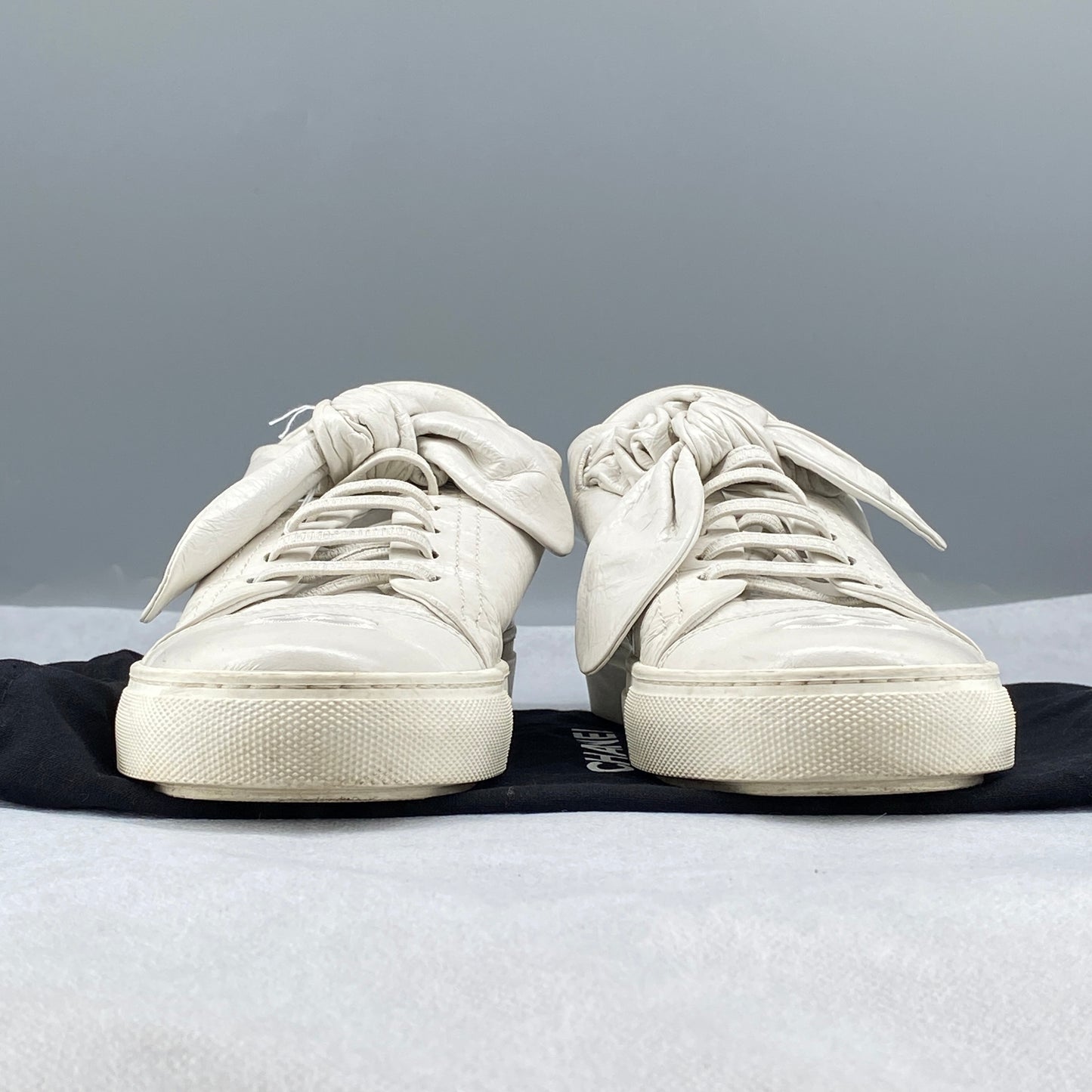 Chanel Women‘s White Bow Sneakers Size 35.5