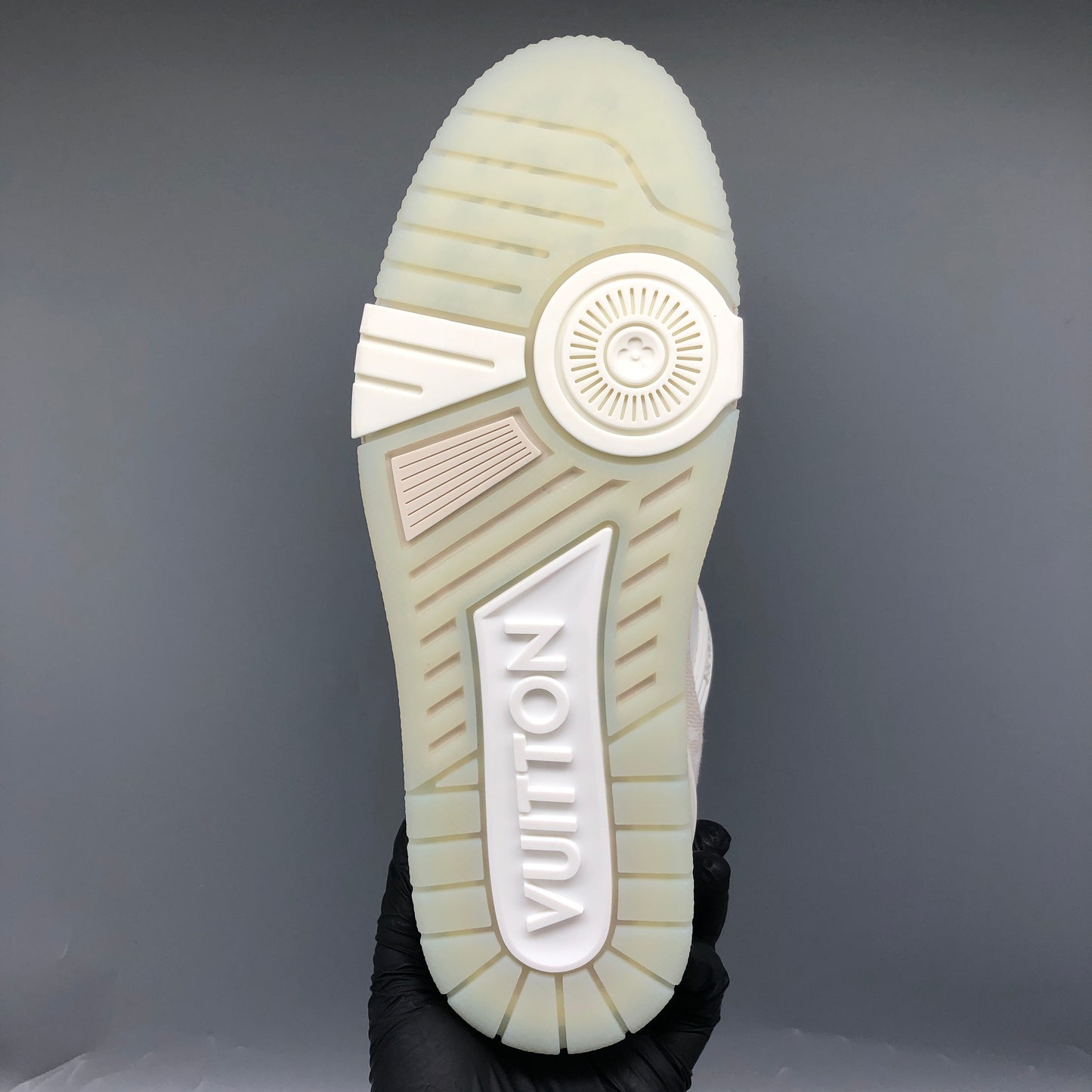 Louis Vuitton Men's Cream LV Trainer Sneakers Size 6.5