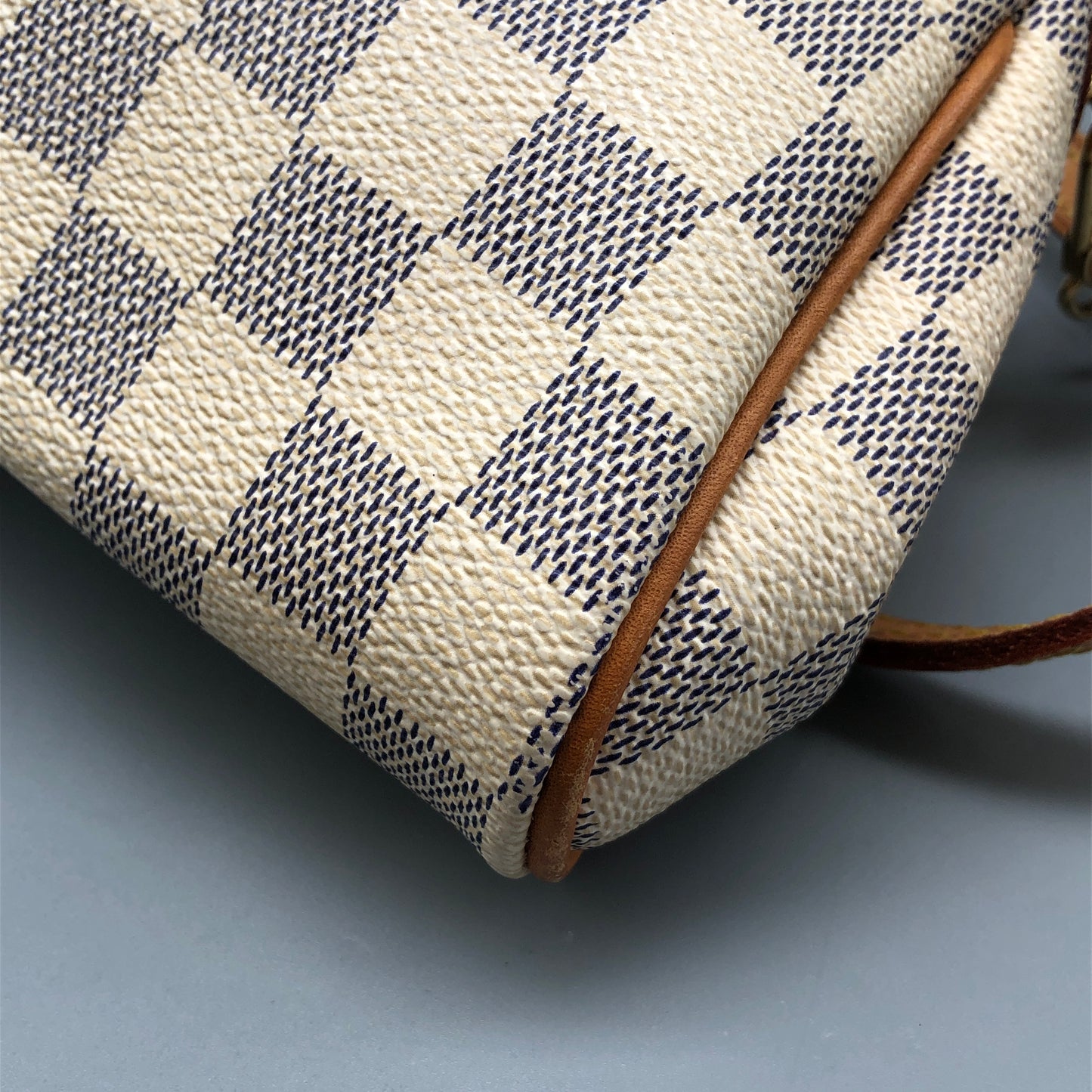 LV 25*13*4cm CrLouis Vuitton Damier Azur Eva Bag