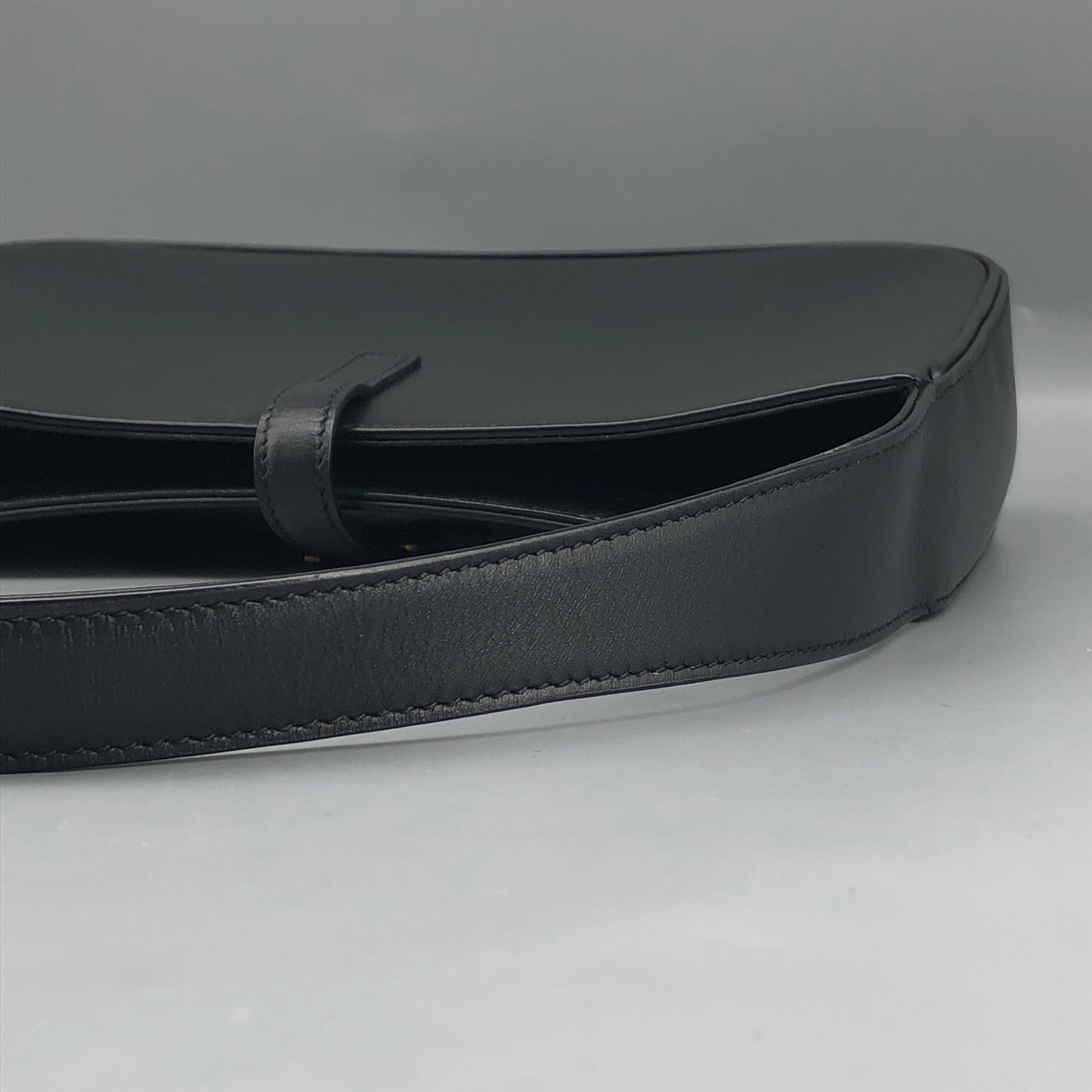 Saint Laurent Le 5 à 7 Smooth Leather Hobo Shoulder Bag Black