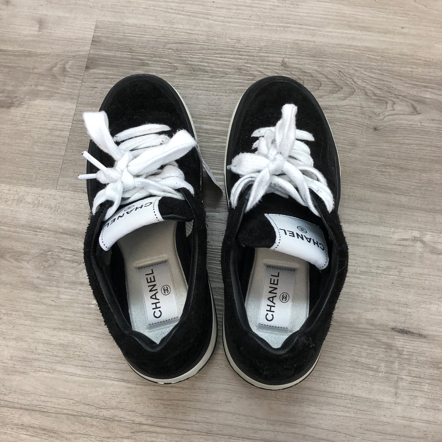 Chanel Women's Shearling Interlocking CC Logo Low Top Sneakers 36.5 Black White Two-Tone