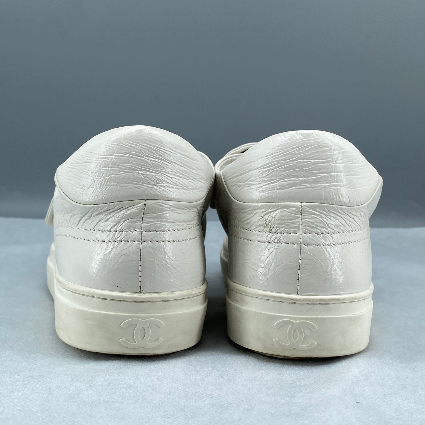 Chanel Women‘s White Bow Sneakers Size 35.5