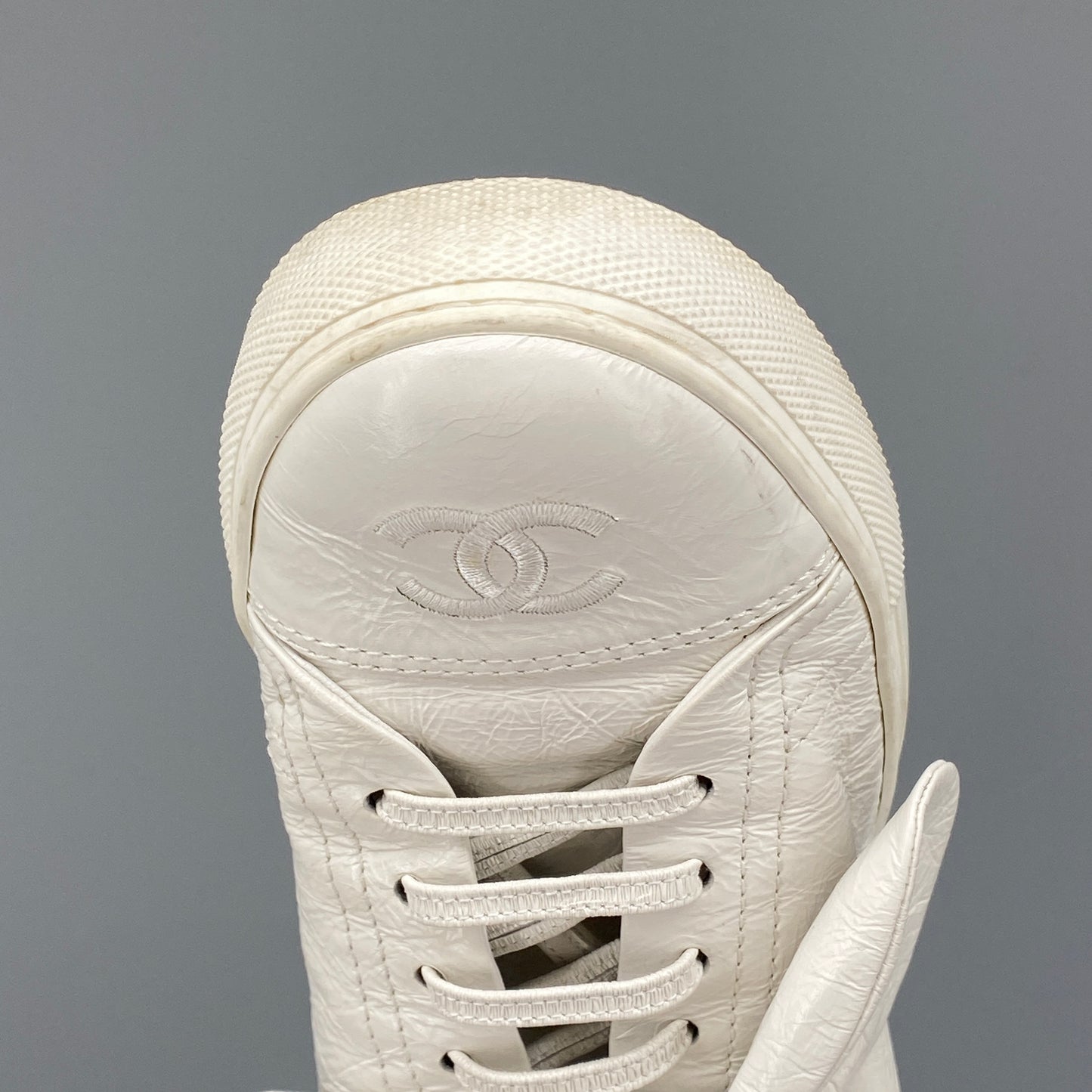 Chanel Women‘s White Bow Sneakers Size 35.5