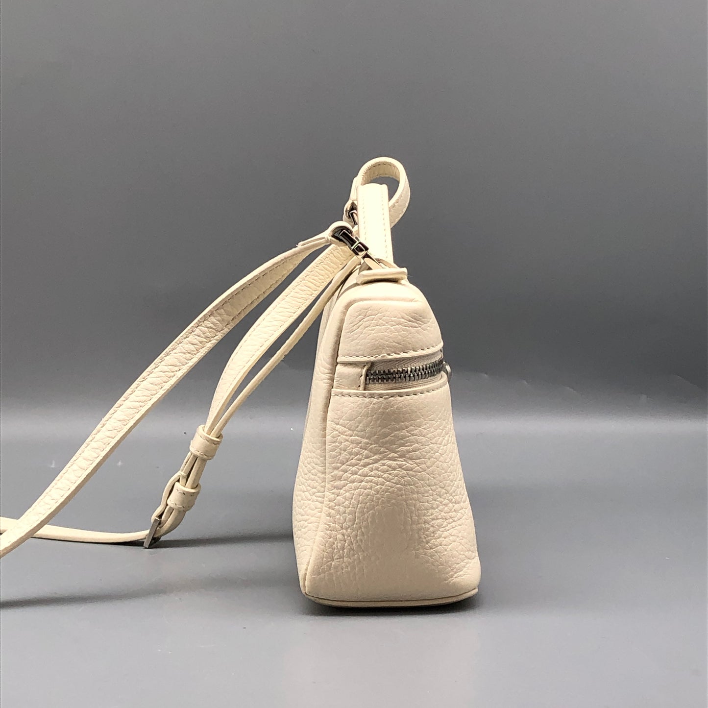 Loro Piana Extra Pocket L19 Bag cream