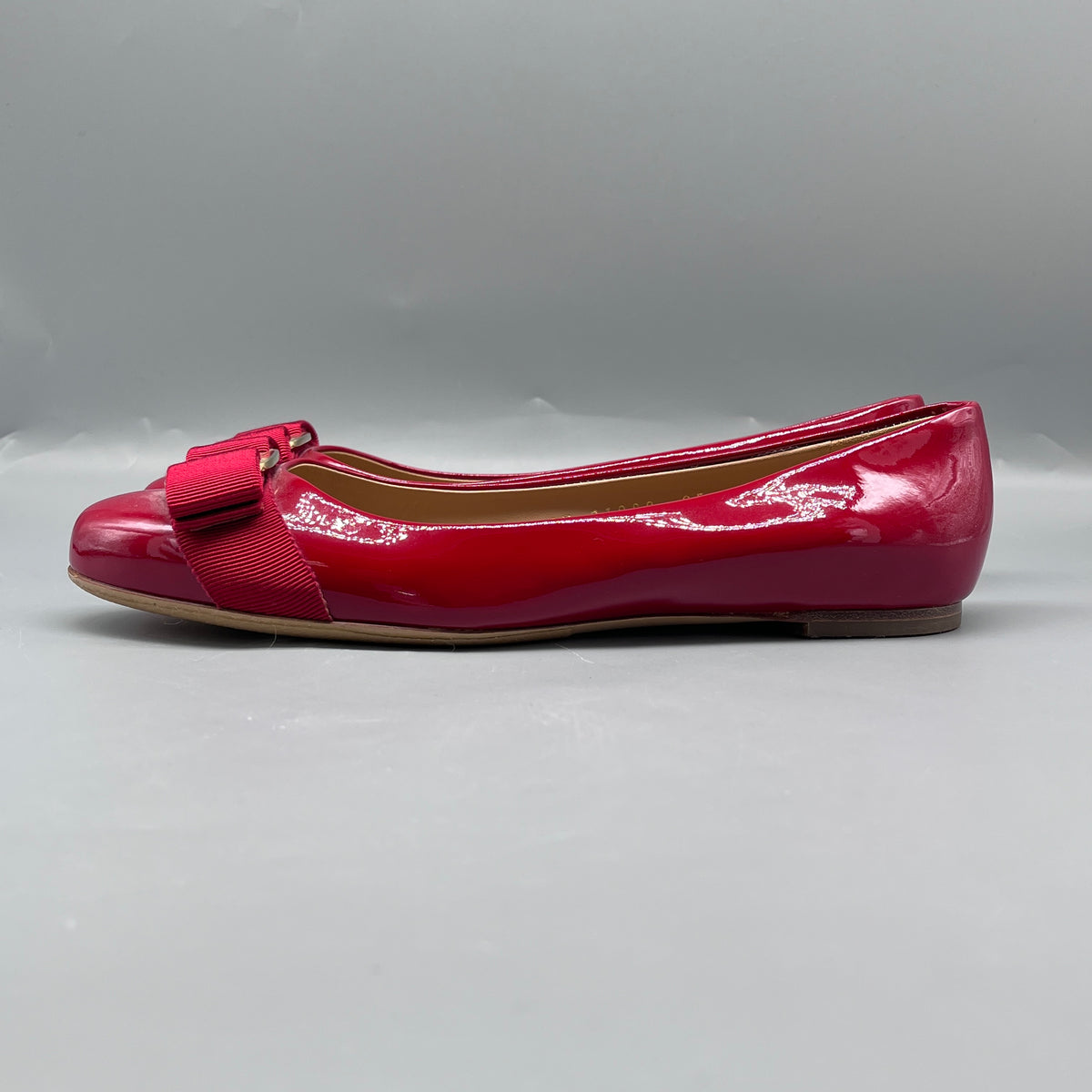 Ferragamo Red Patent Leather Vara Bow Flat Shoes US size 6.5
