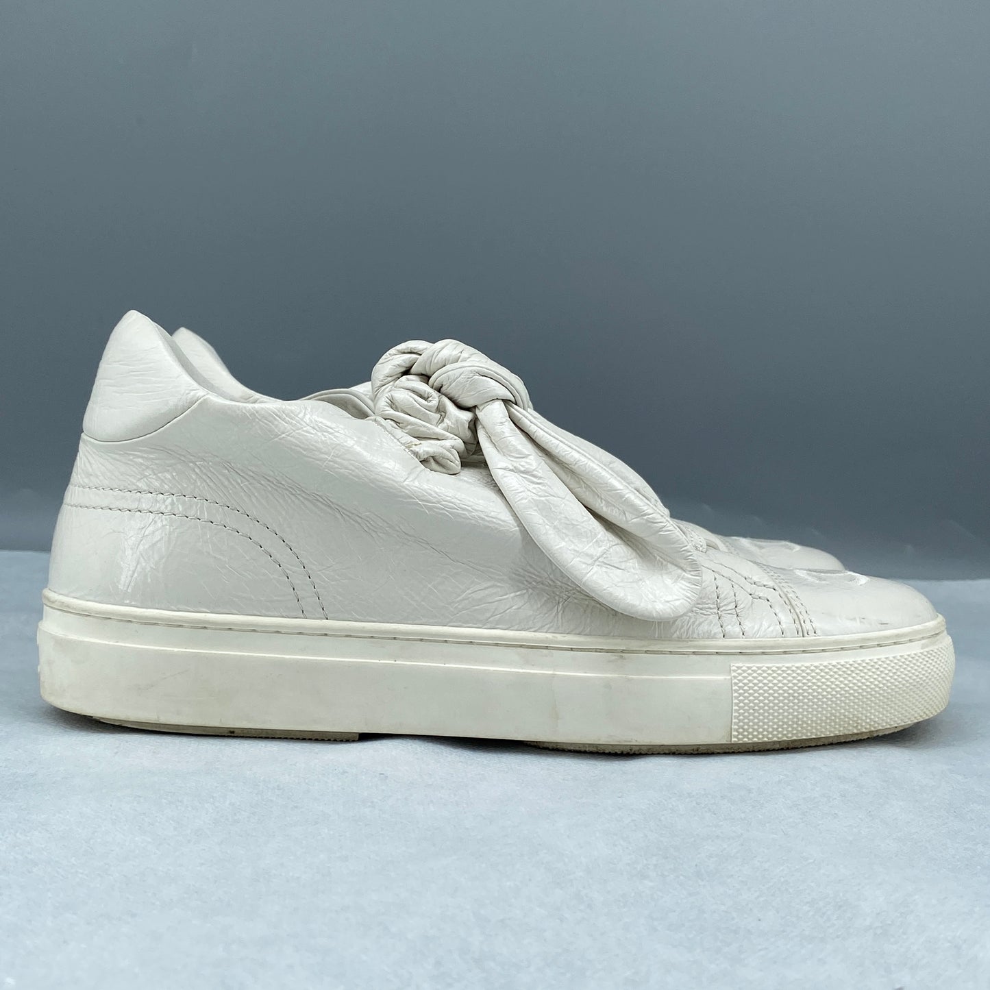 Chanel Women‘s White Bow Sneakers Size 35.5