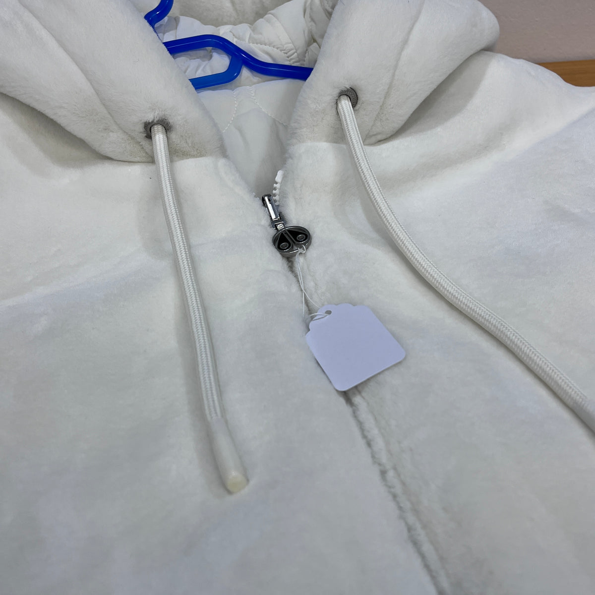 Moose Knuckles  White Hooded Zip Quilted Jacket Size M