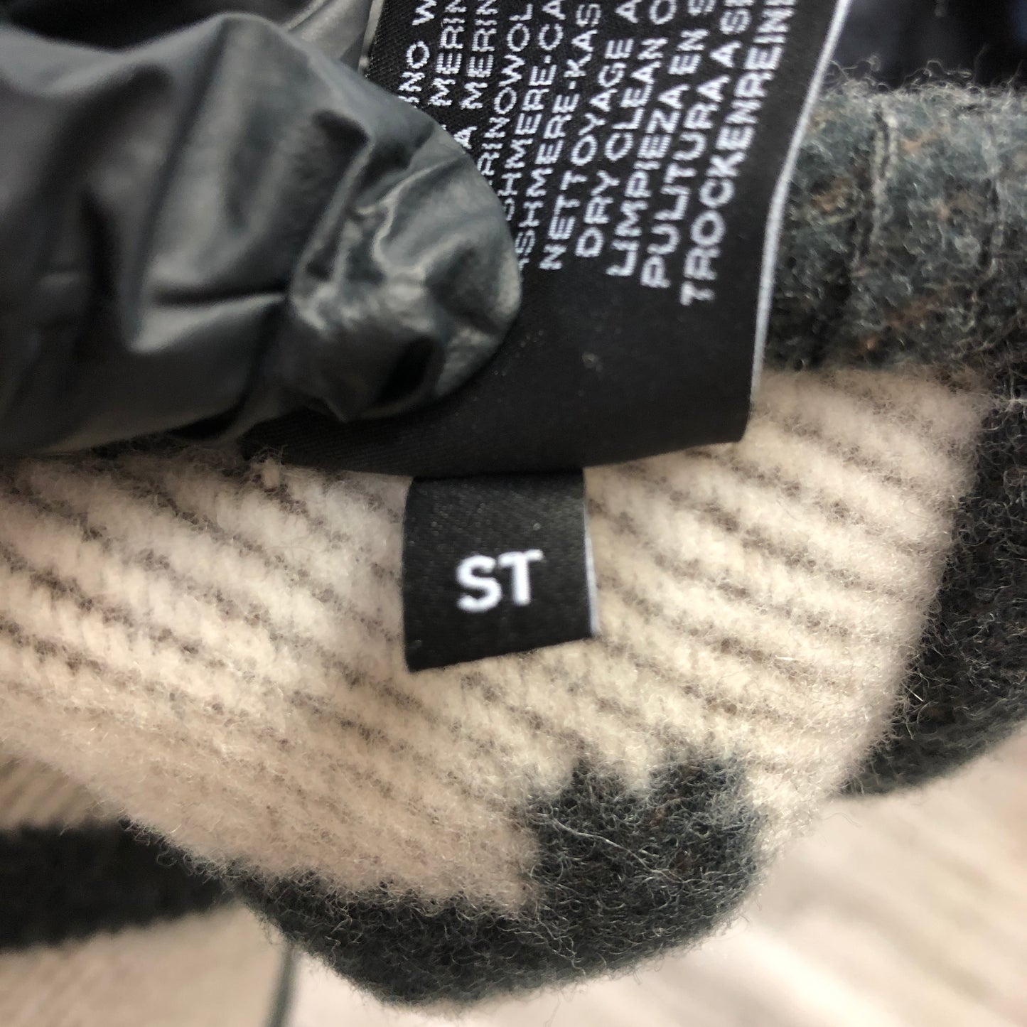 Hermes Avalon H Wool Cashmere Blanket  Cream/Dark Grey