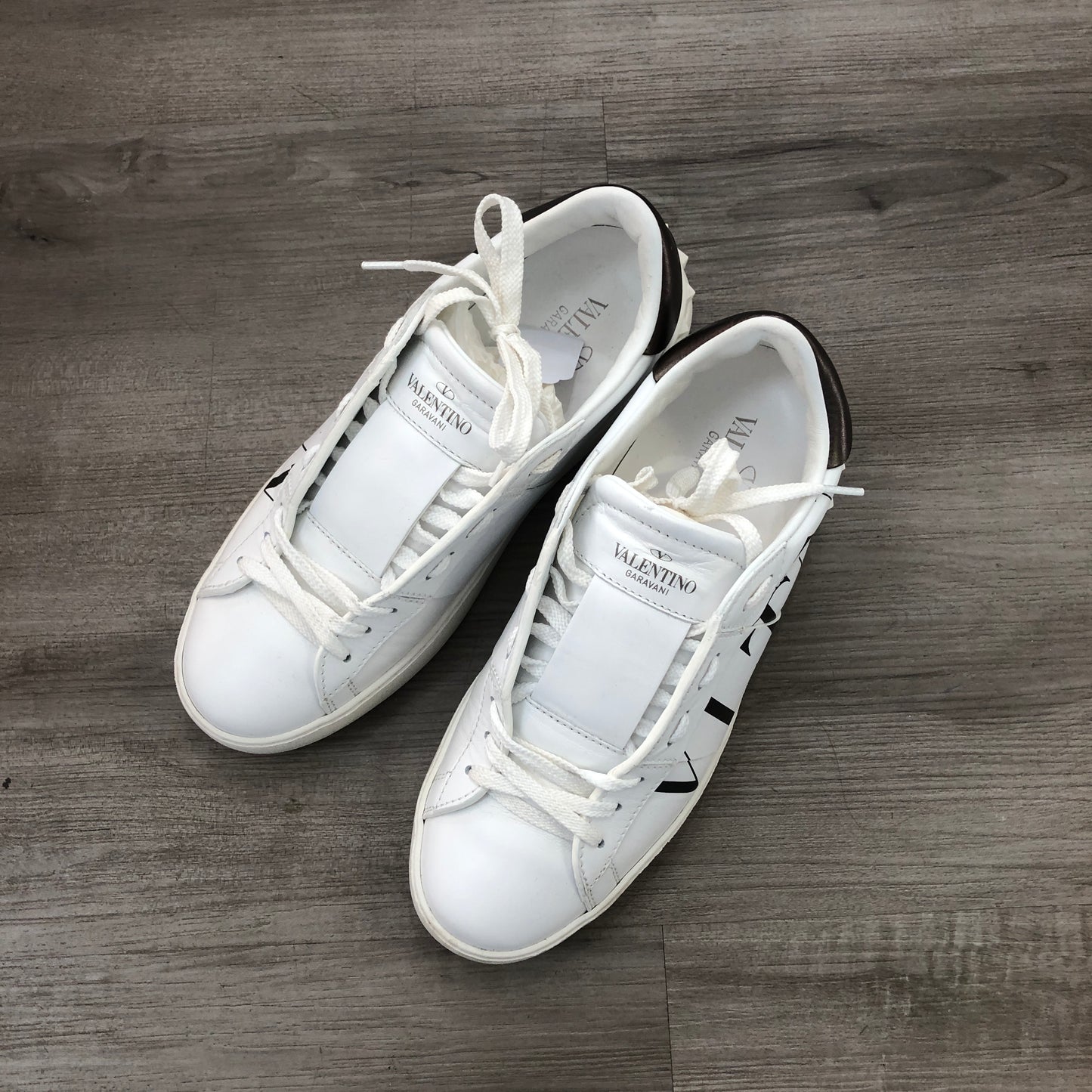 Valentino Logo Print Low Top Leather Sneakers Size 38.5 White
