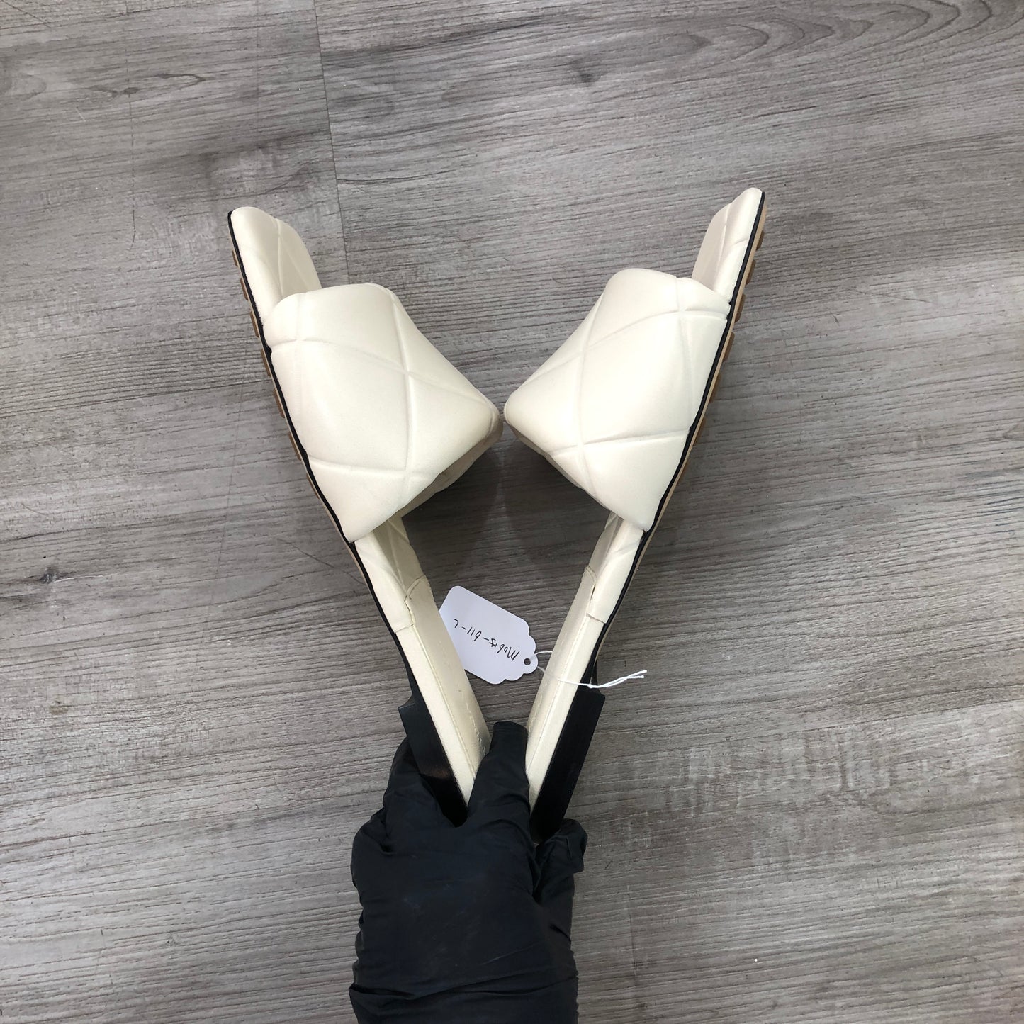 Bottega Veneta Quilted Lambskin Flat Slide Sandals Size 38 Cream