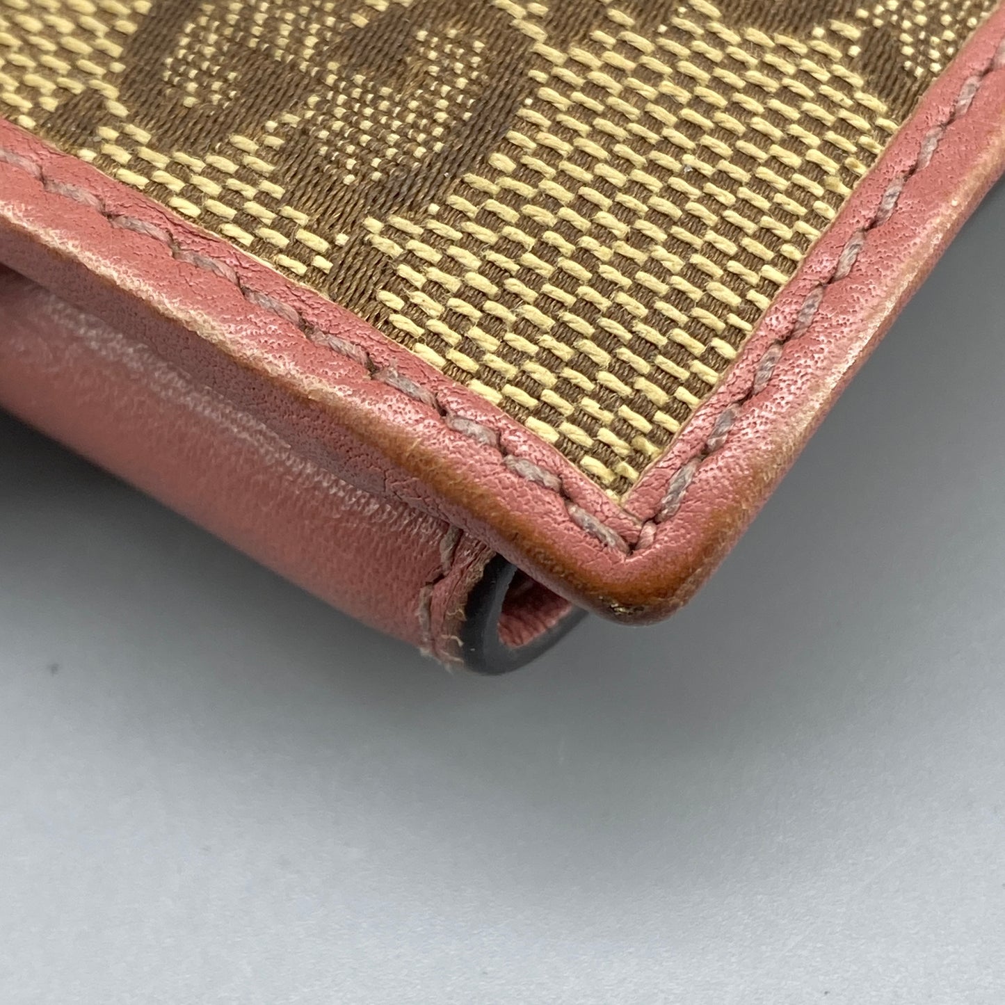 Gucci Beige GG Supreme Pink Leather Heart Snap Short Wallet