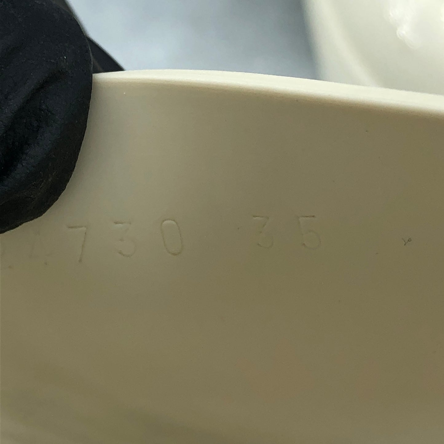 Gucci Logo Embossed Rubber Slide Sandals 35 cream