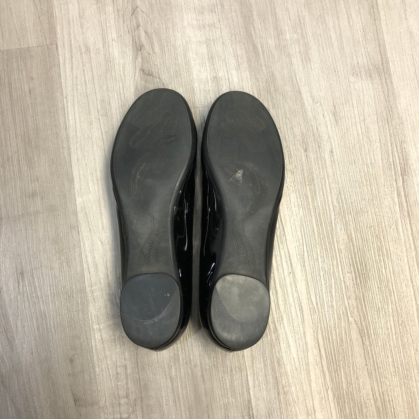 Salvatore Ferragamo Vara Bow Patent Leather Flats US 8B black
