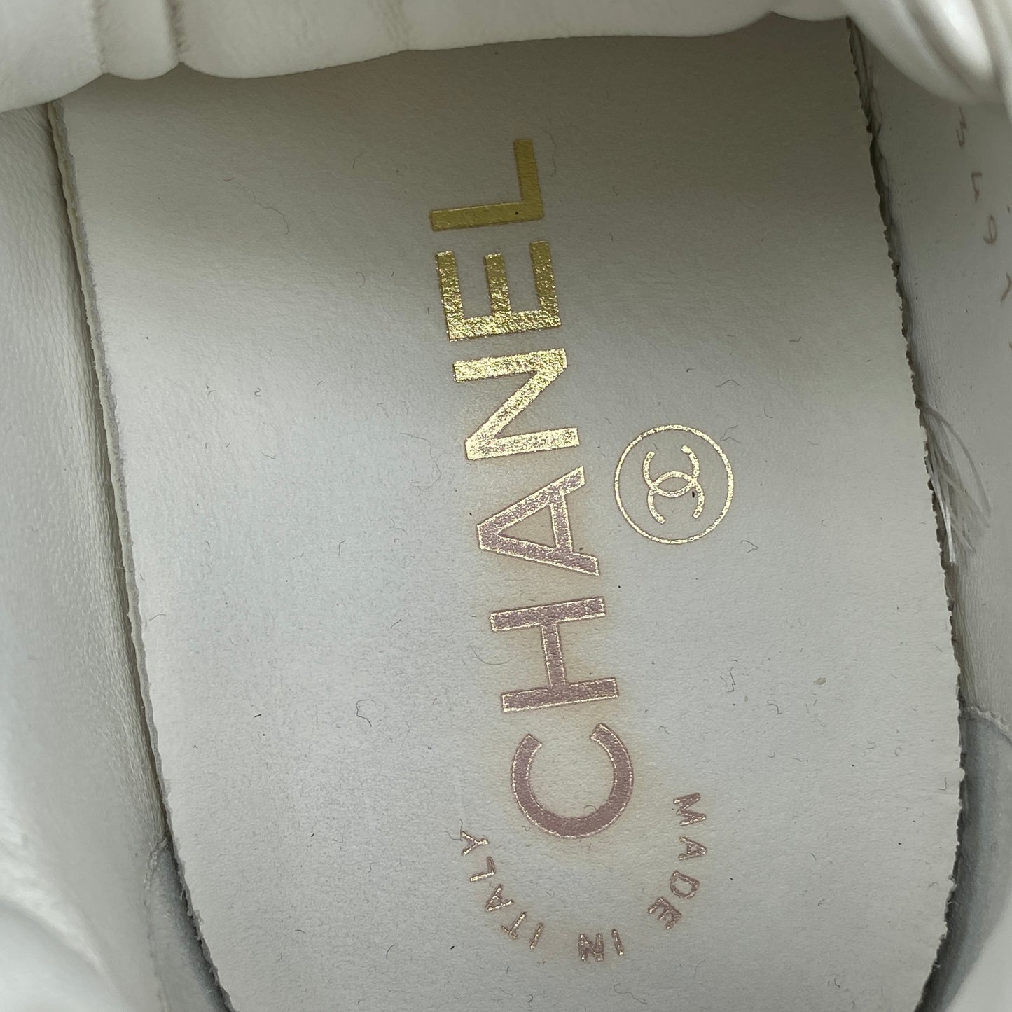 Chanel Women‘s White Bow Sneakers Size 35.5