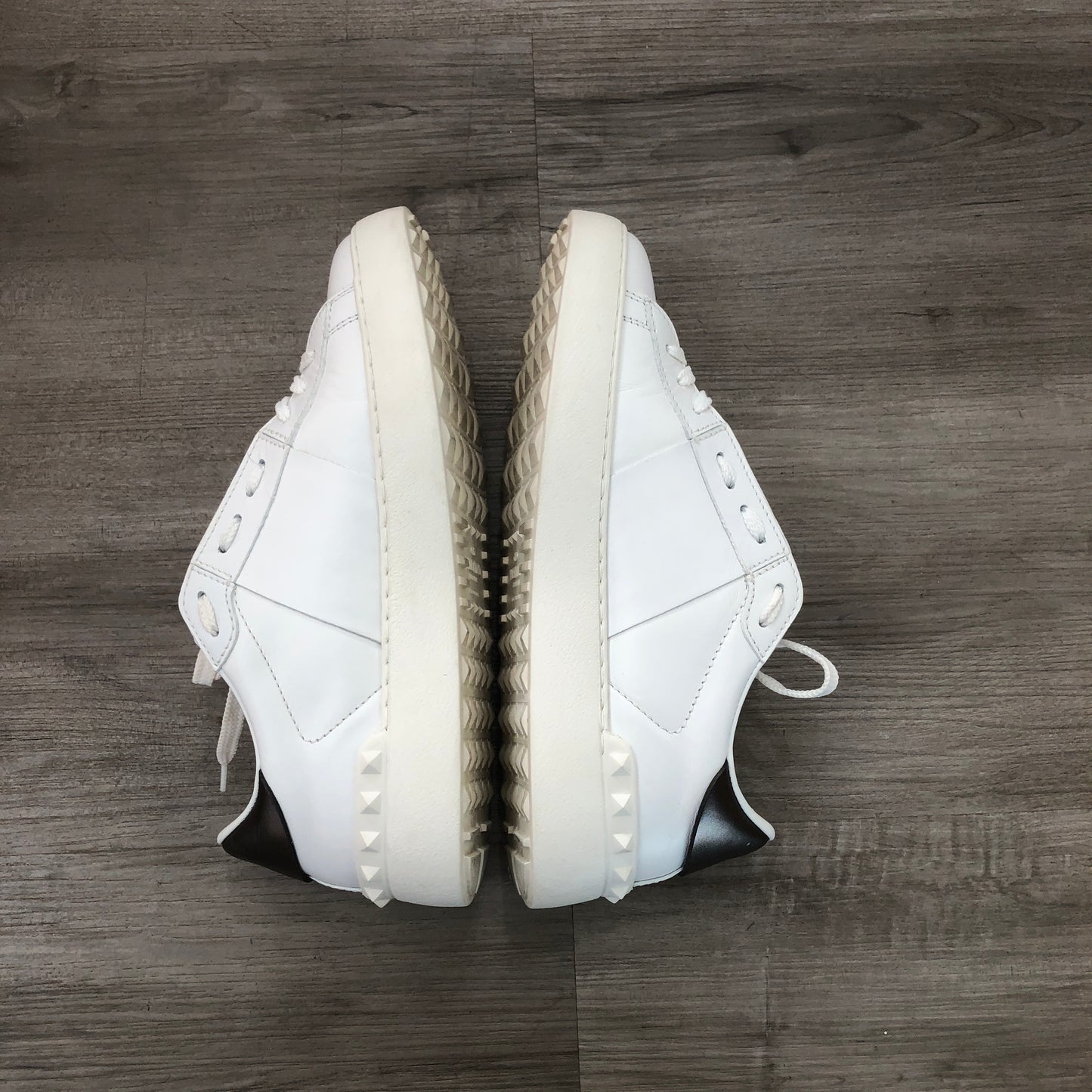 Valentino Logo Print Low Top Leather Sneakers Size 38.5 White
