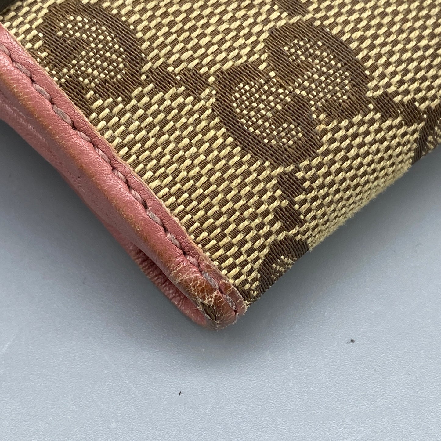 Gucci Beige GG Supreme Pink Leather Heart Snap Short Wallet