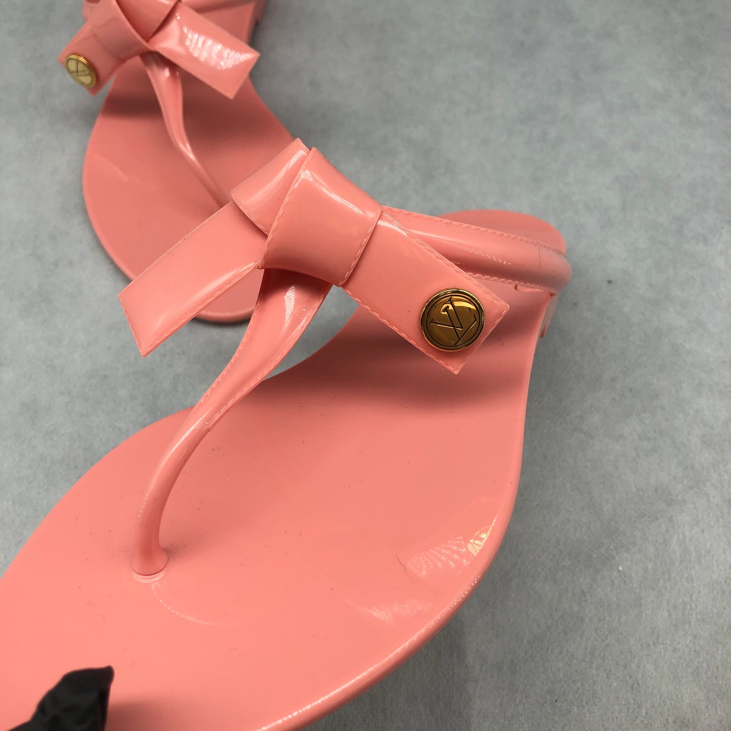 Louis Vuitton Pink Thong Sandals Women's Shoes Size 37