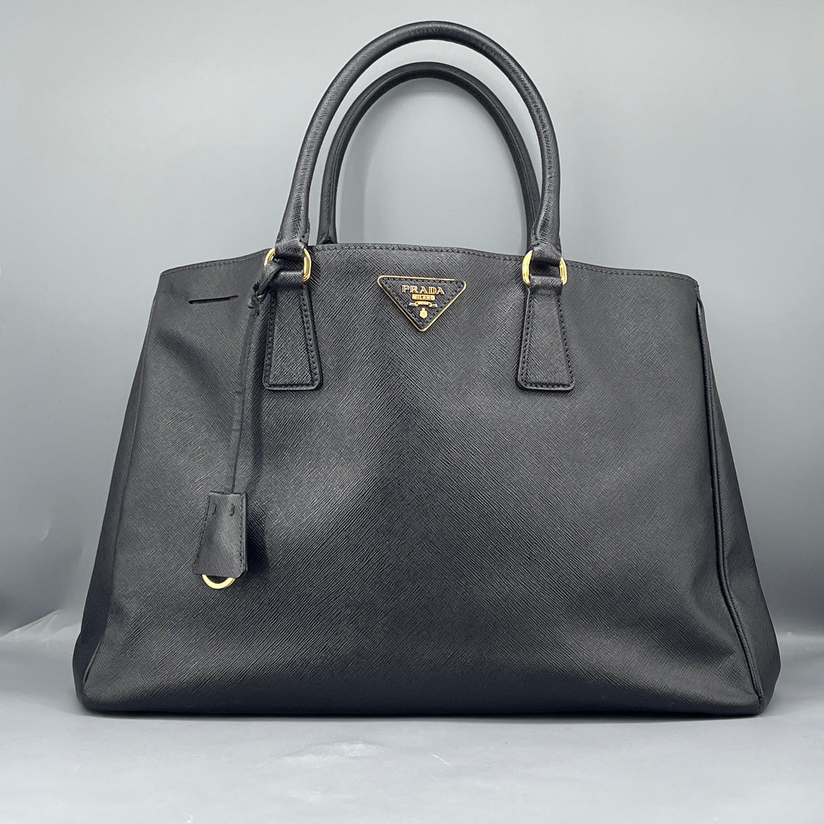 Prada Black Saffiano leather Tote Handbag