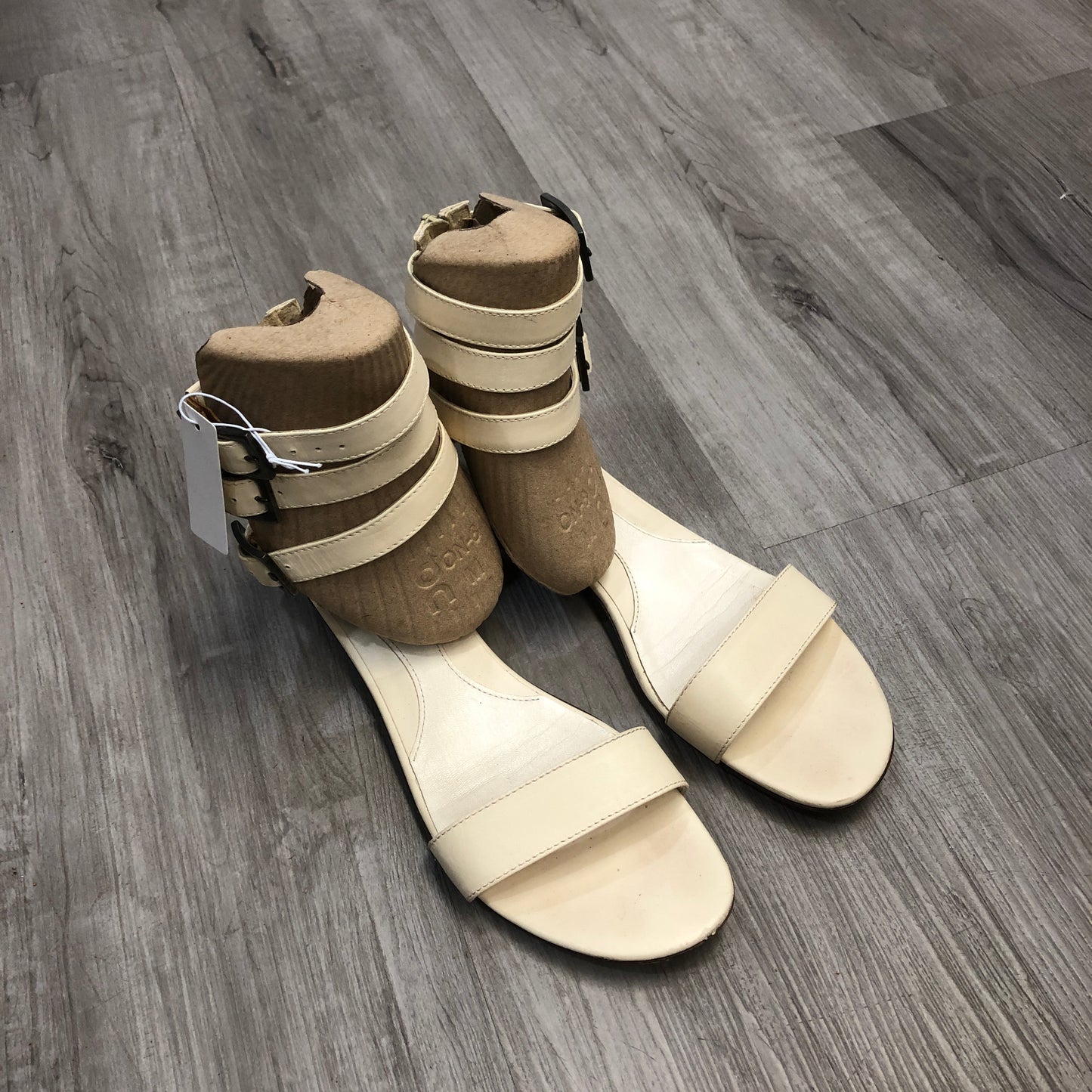 Fendi Women’s Strappy Ankle-Cuff Heeled Sandals 39 cream