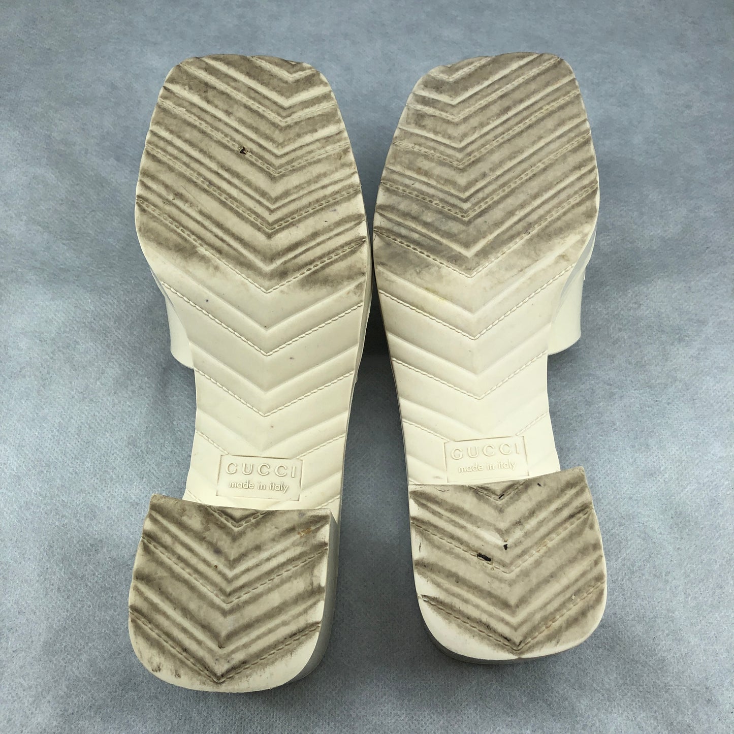 Gucci Logo Embossed Rubber Slide Sandals 35 cream
