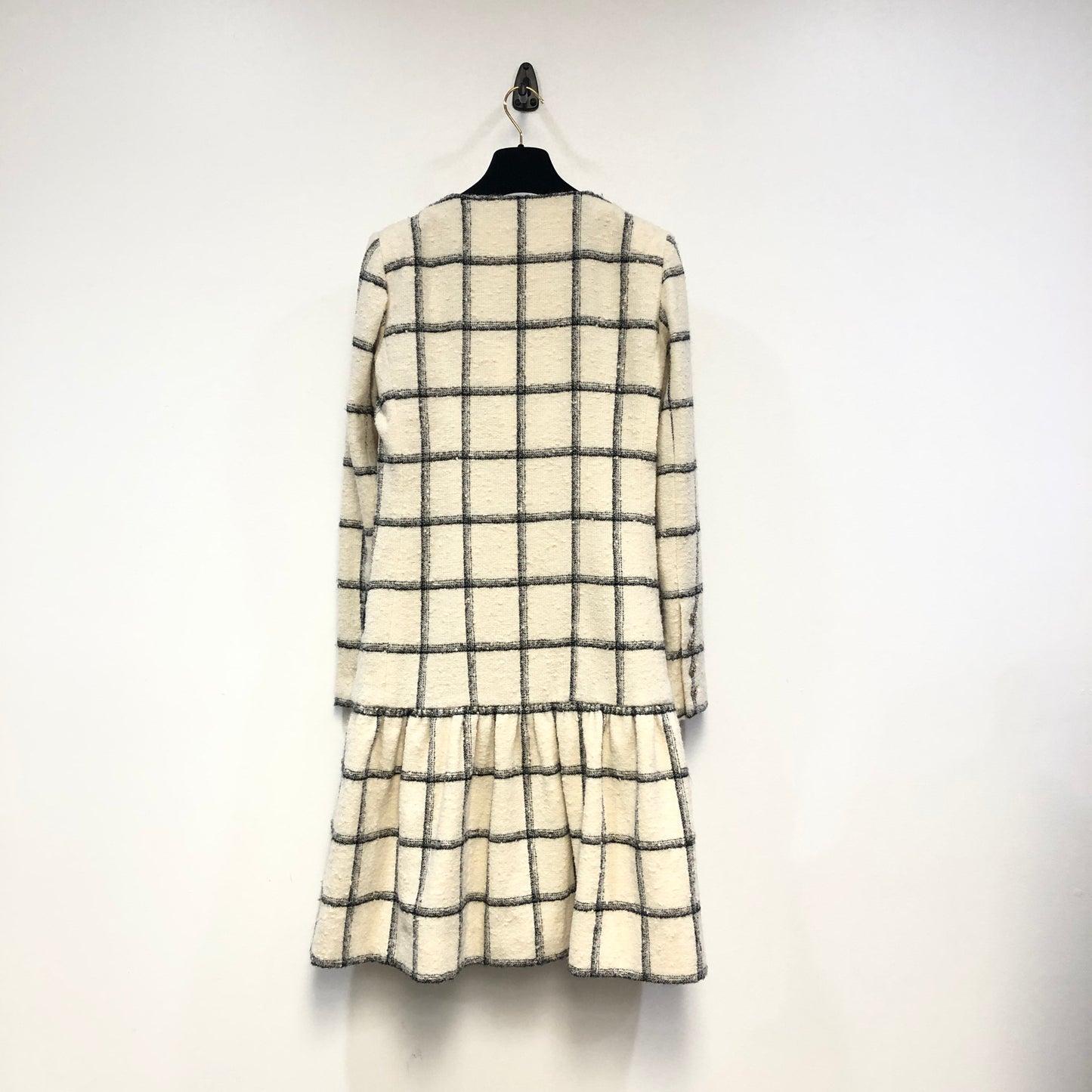 Chanel White Black Plaid Tweed Dress Floral Pocket Embellishment Size 38