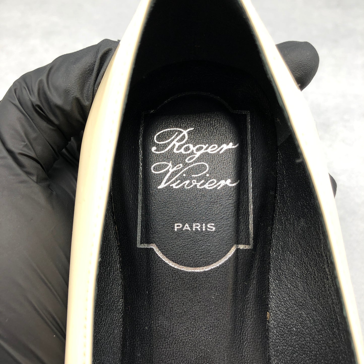 Roger Vivier Women's Cream Patent Leather Belle Vivier Flats shoes 36.5