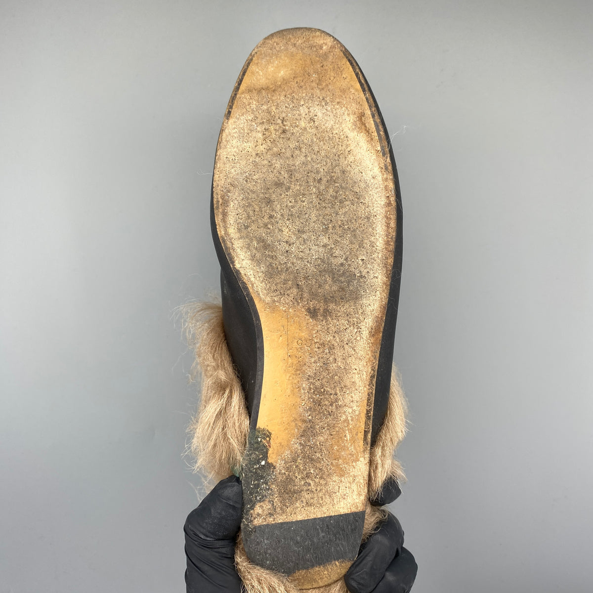 Gucci Women‘s Black Leather Fur Lined Tiger Embroidered Mule  Size 38.5