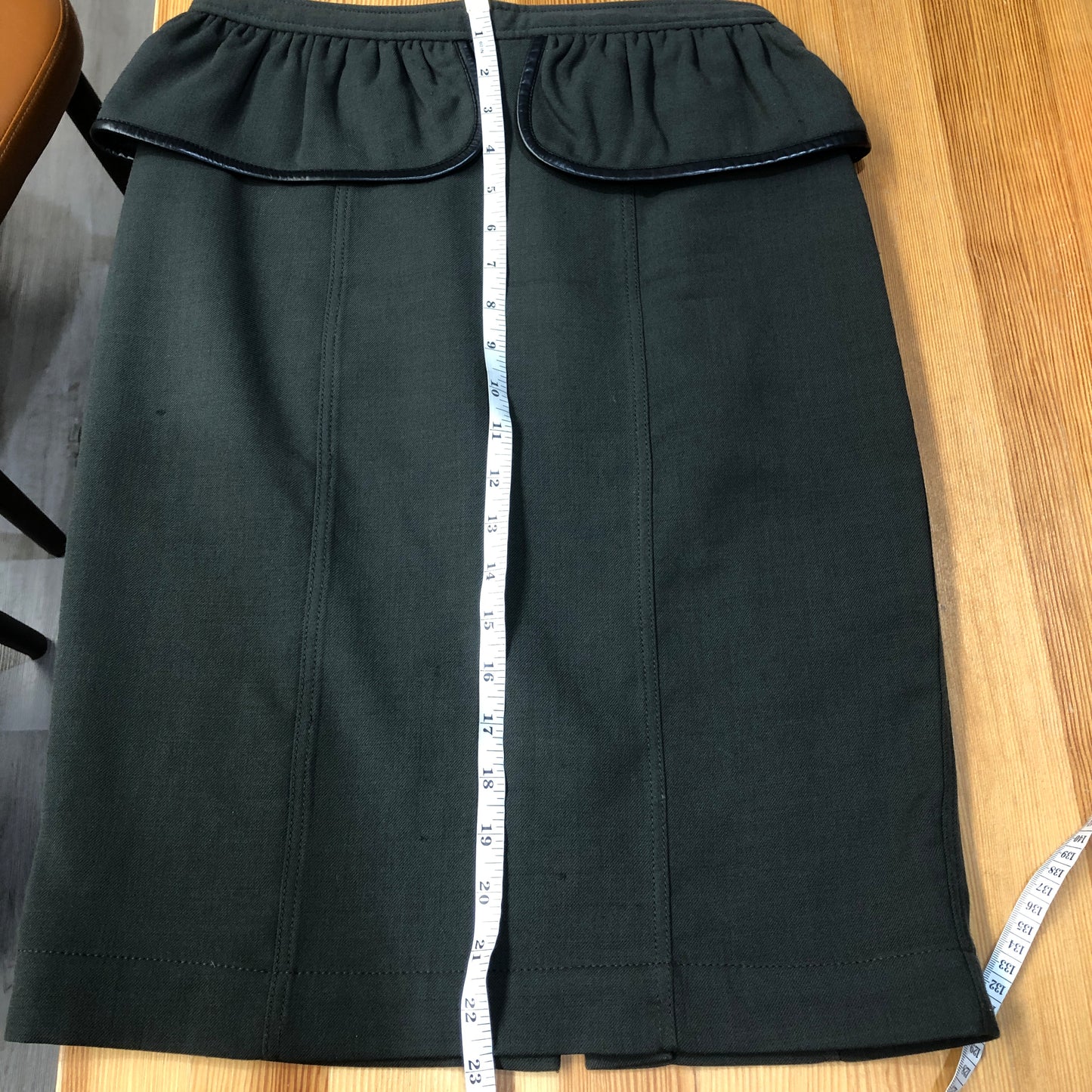 Burberry Ruffle Waist Pencil Midi Skirt Size US 6 Forest Green