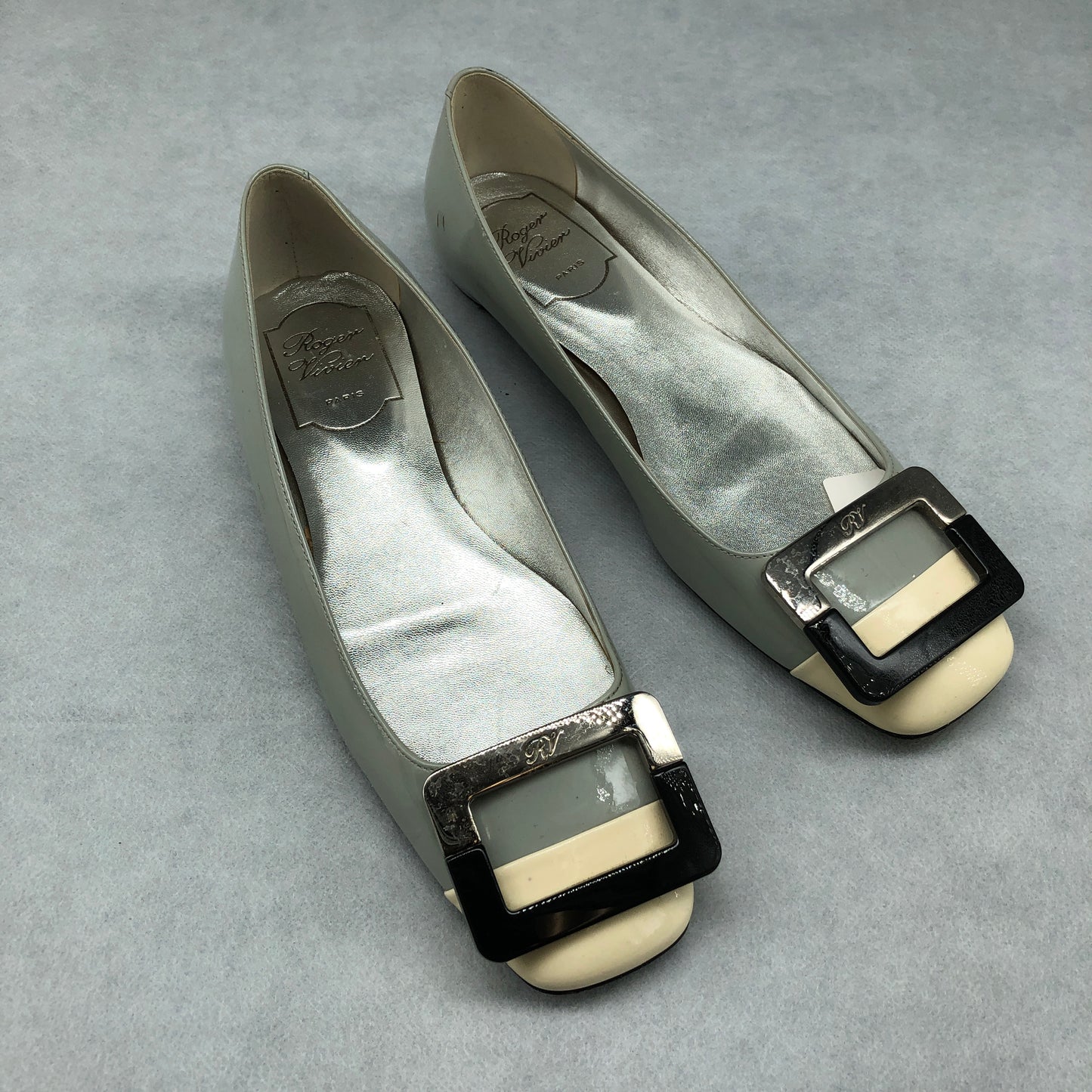 Roger Vivier Women's Greenish Grey & Cream Patent Flats shoes 36