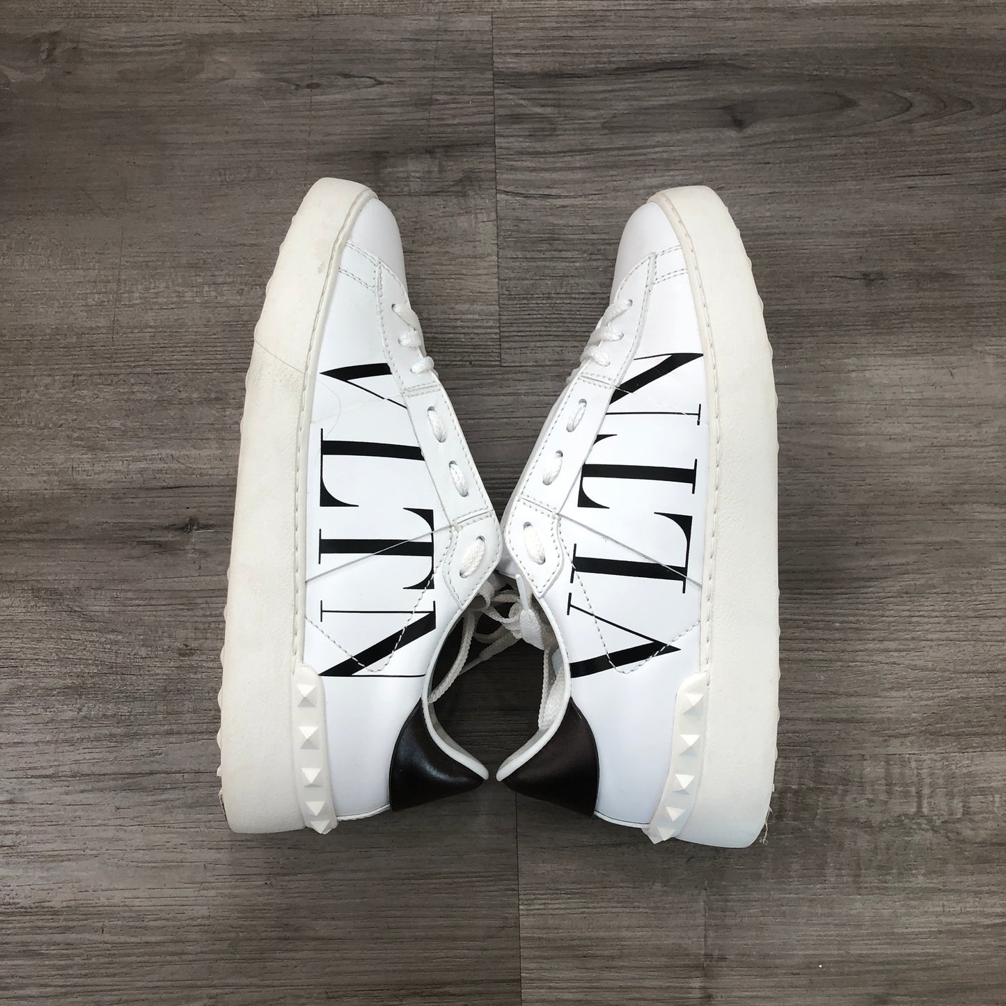 Valentino Logo Print Low Top Leather Sneakers Size 38.5 White