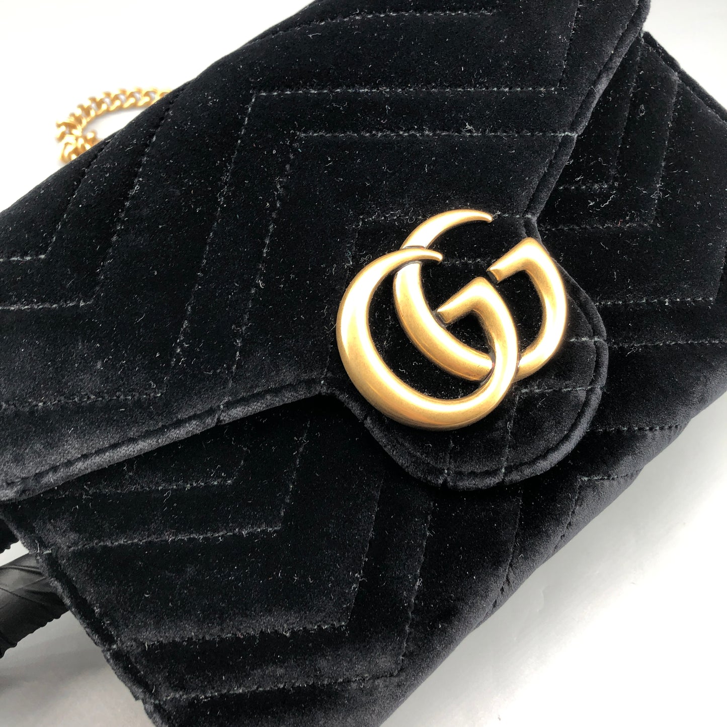 Gucci GG Marmont  V-Chevron Velvet Interlocking GG Chain Shoulder Bag Black