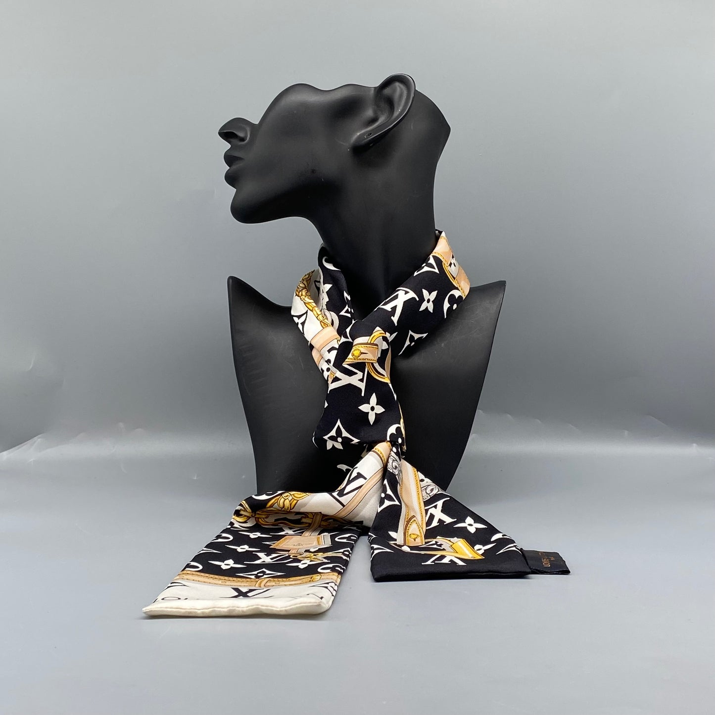 Louis Vuitton Monogram Silk Bandeau Scarf 7.5*116cm Black/White