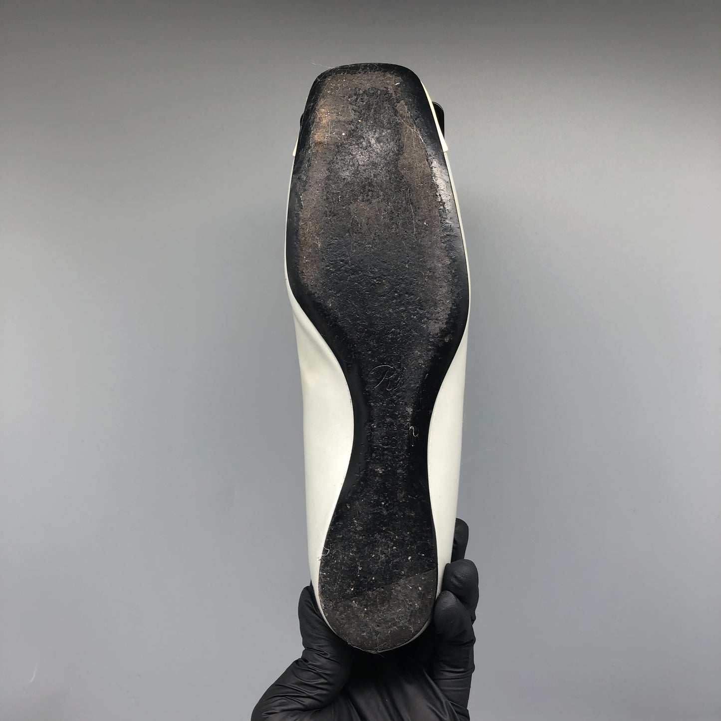Roger Vivier Women's Greenish Grey & Cream Patent Flats shoes 36