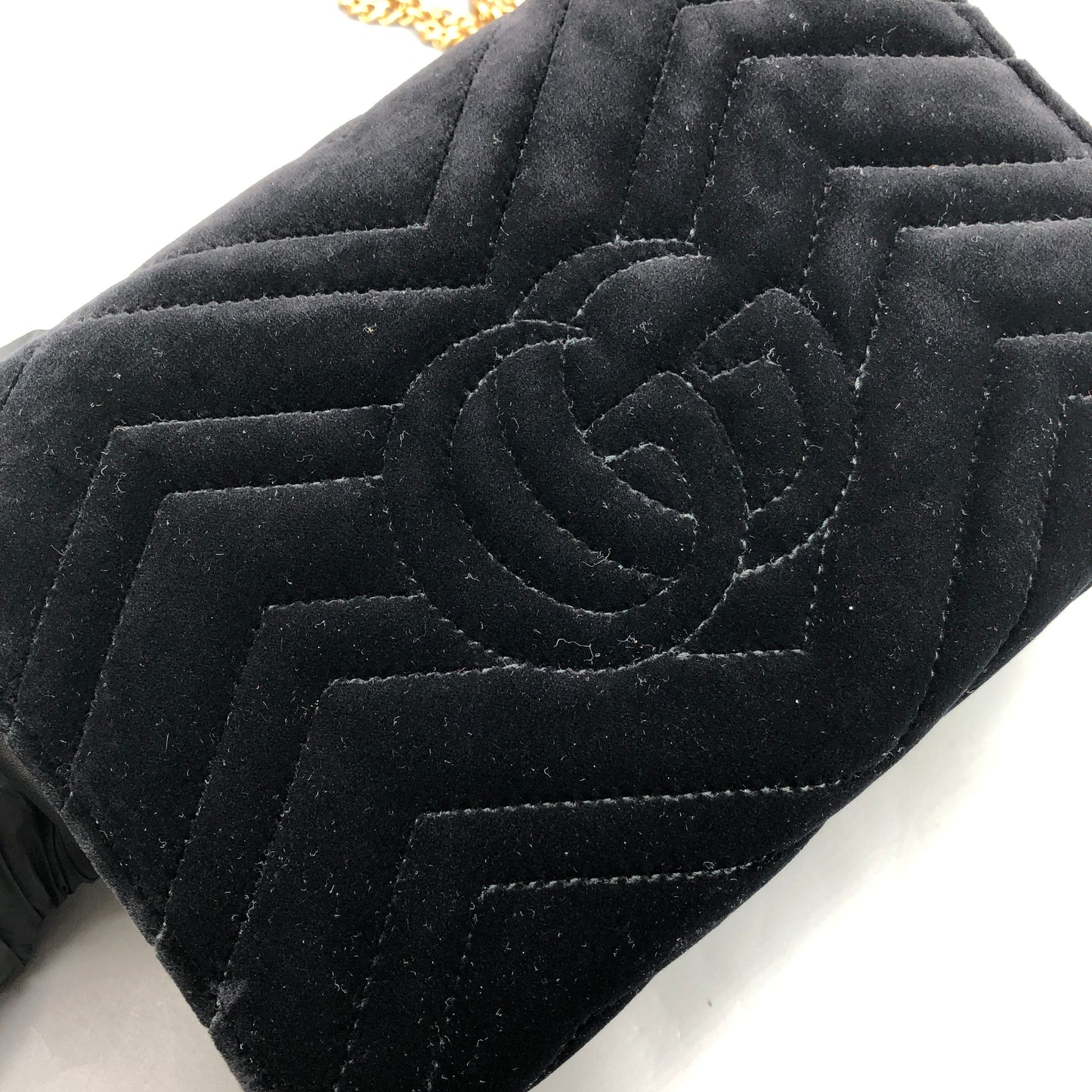 Gucci GG Marmont  V-Chevron Velvet Interlocking GG Chain Shoulder Bag Black