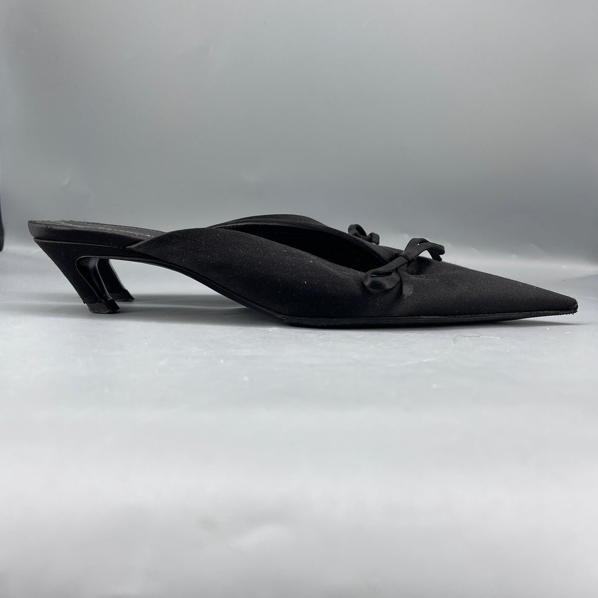 Balenciaga Women Black Fabric Bow Pointed Backless Mule Heels size 36