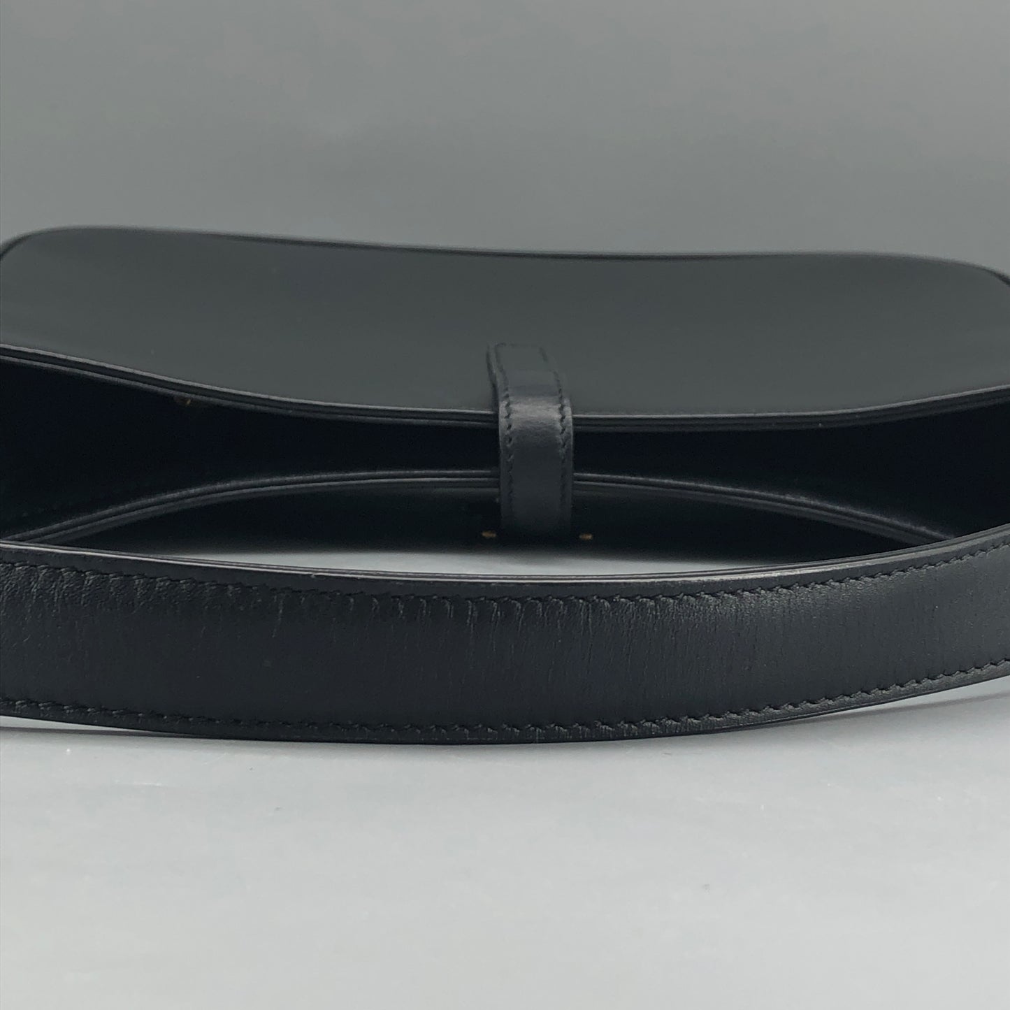 Saint Laurent Le 5 à 7 Smooth Leather Hobo Shoulder Bag Black