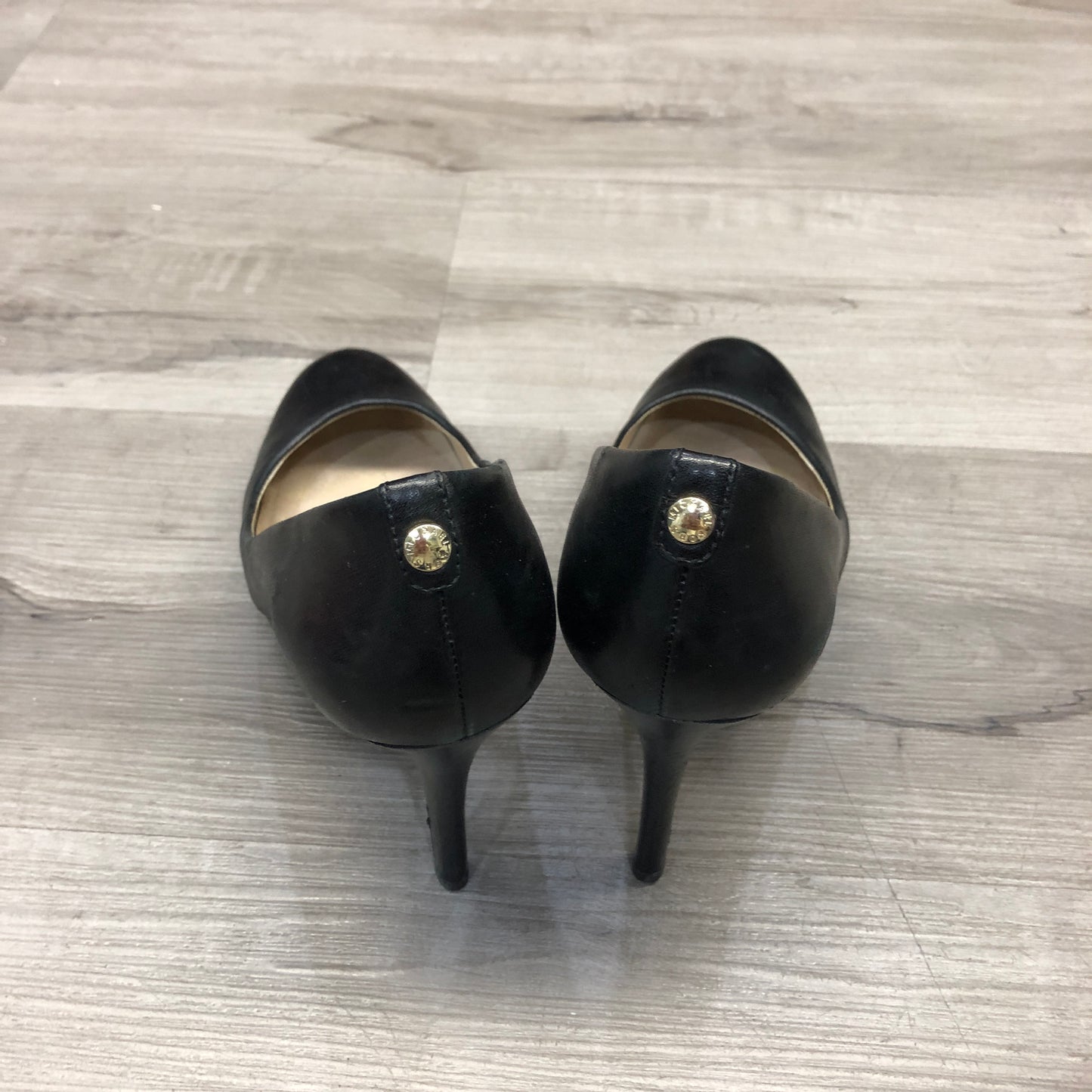 Michael Kors Women's Black Leather Round Toe Heeled Pumps 6
