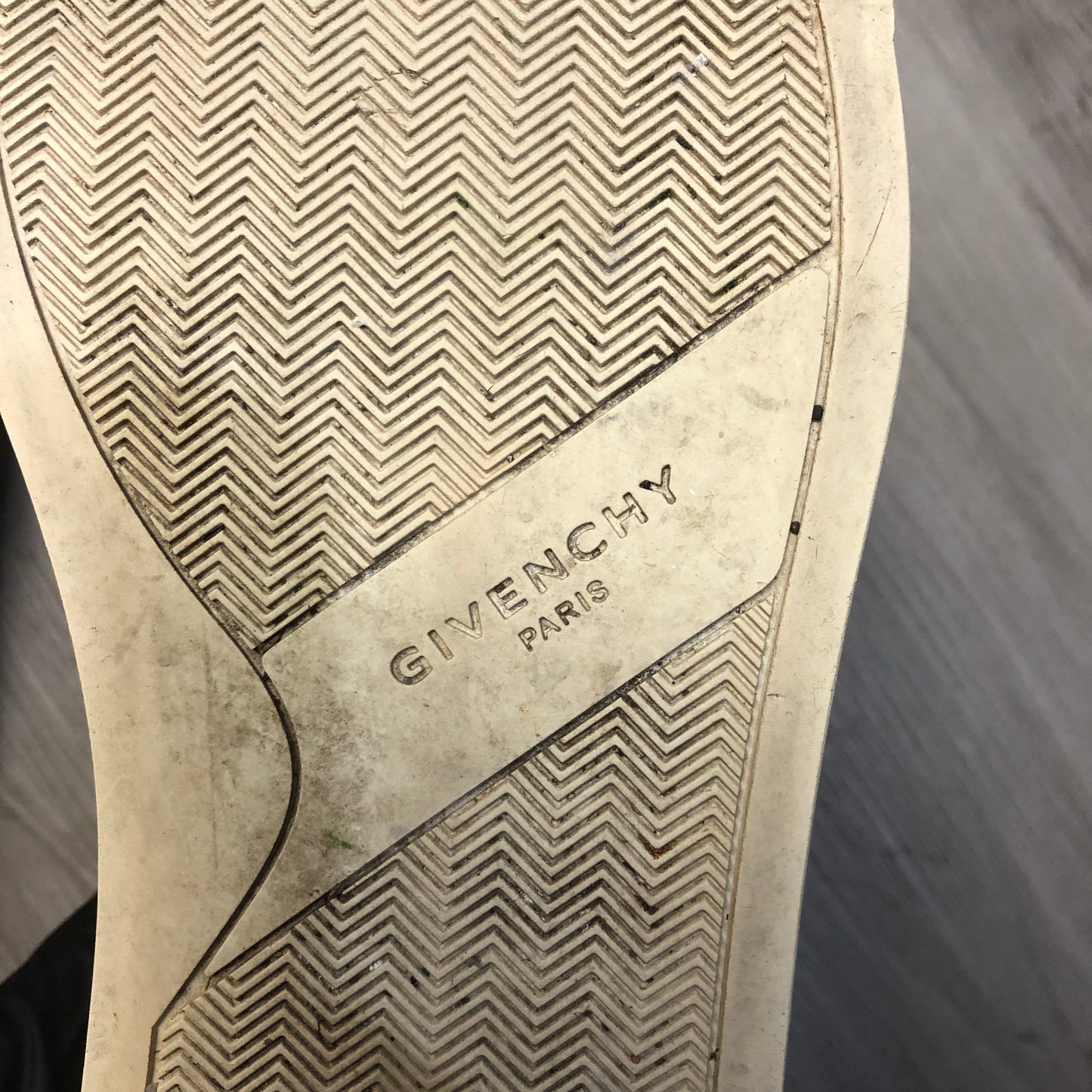 Givenchy Men's Low-Top Sneakers Size 40 White/Black