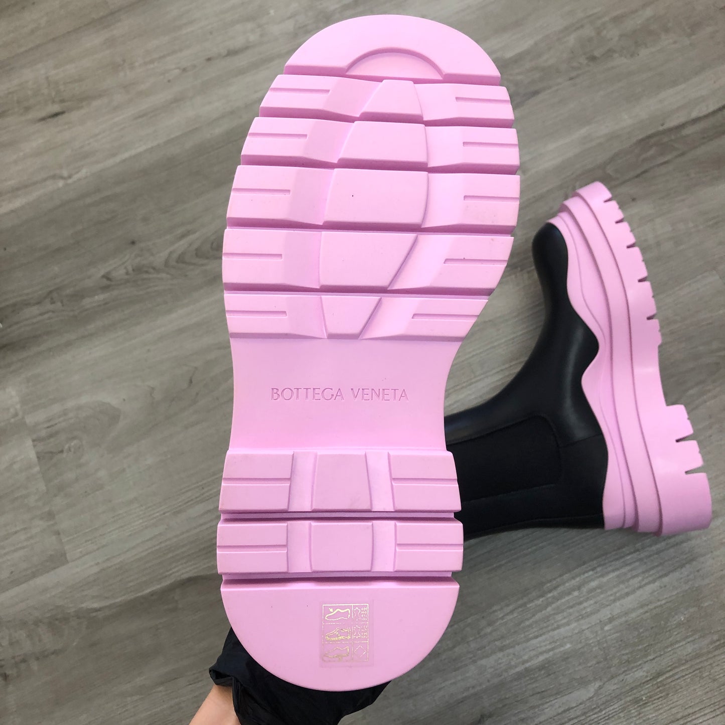 Bottega Veneta Two-Tone Rubber Tire Mid-Calf Rain Boots 36 Black Pink