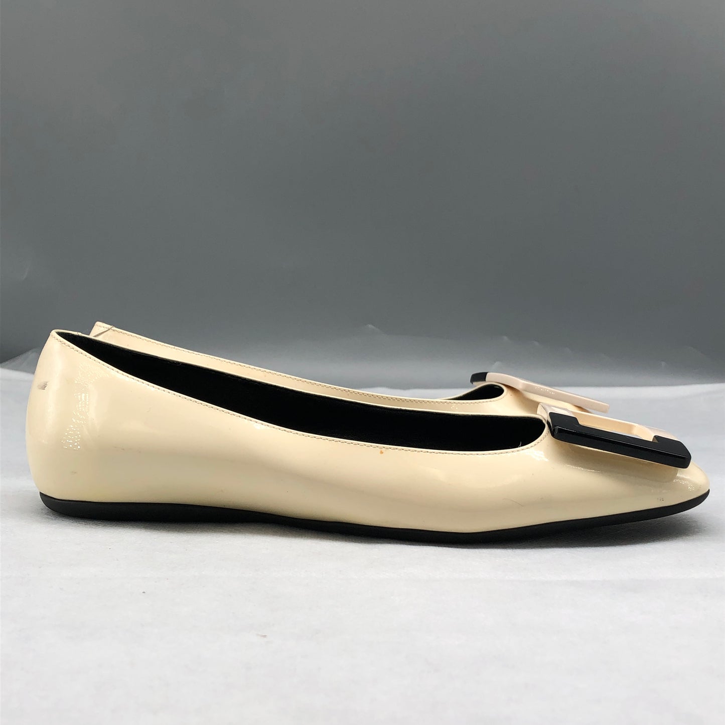 Roger Vivier Women's Cream Patent Leather Belle Vivier Flats shoes 36.5