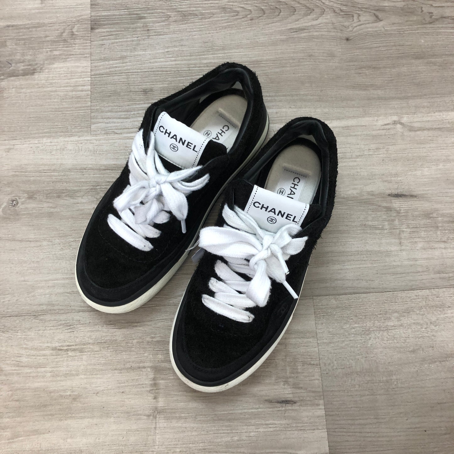 Chanel Women's Shearling Interlocking CC Logo Low Top Sneakers 36.5 Black White Two-Tone
