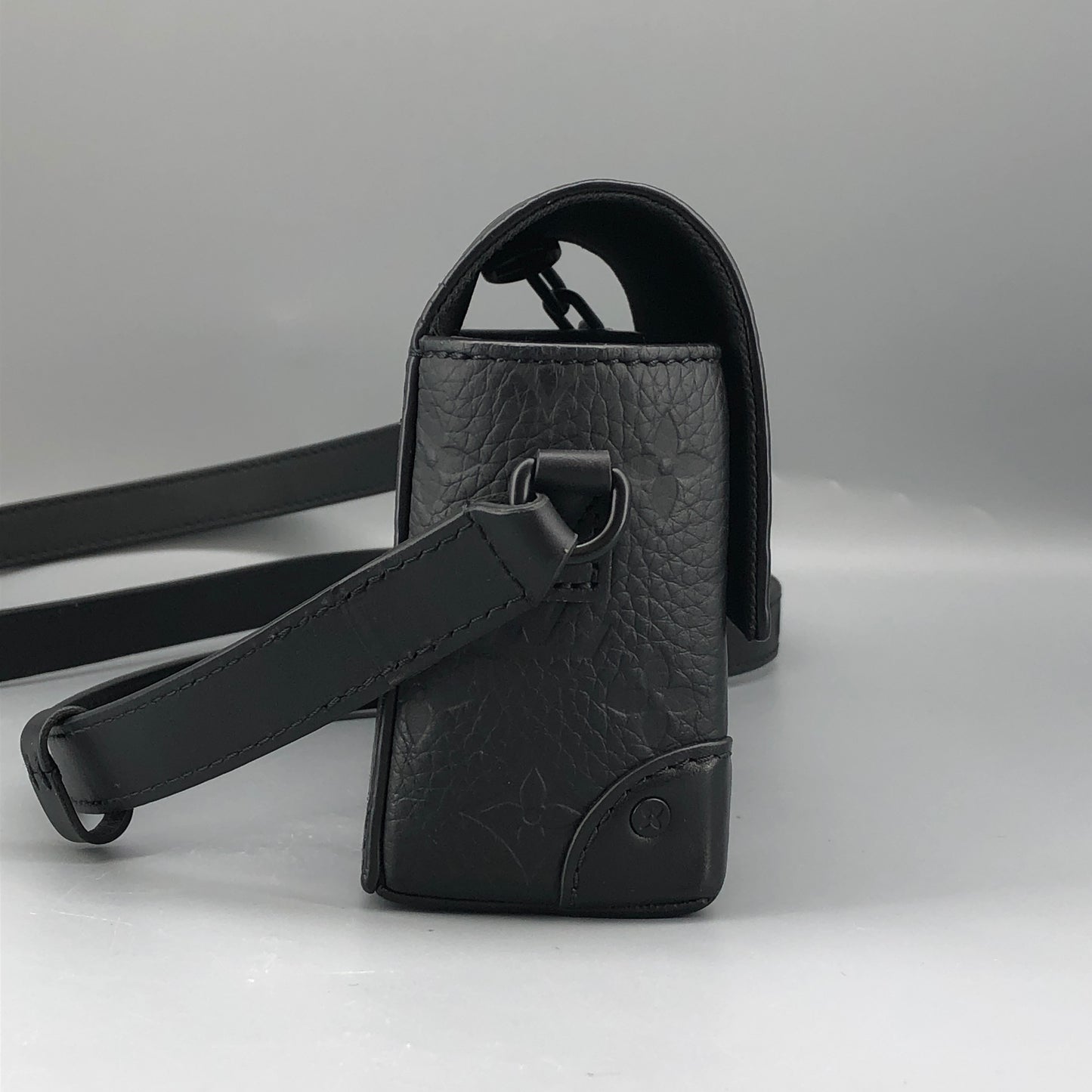 Louis Vuitton Monogram Taurillon Leather Steamer Wearable Wallet Black